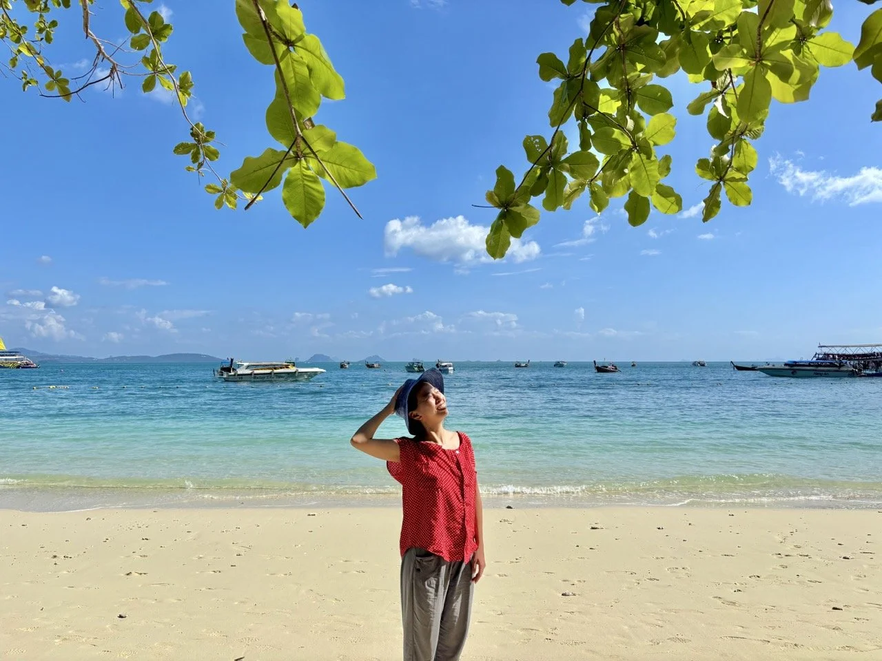 帕克比亞島是喀比洪島群島行程中適合欣賞沙灘、海水與自然景觀的停留點，旅客可依照當天海況及導遊指示享受海邊時光，是 Hong Islands day trip、Pakbia Island tour 及泰國跳島行程攻略 的實用介紹主題。 Pakbia Island is a scenic beach stop on Hong Islands day trips near Krabi, Thailand.  複製檔名與 ALT Text