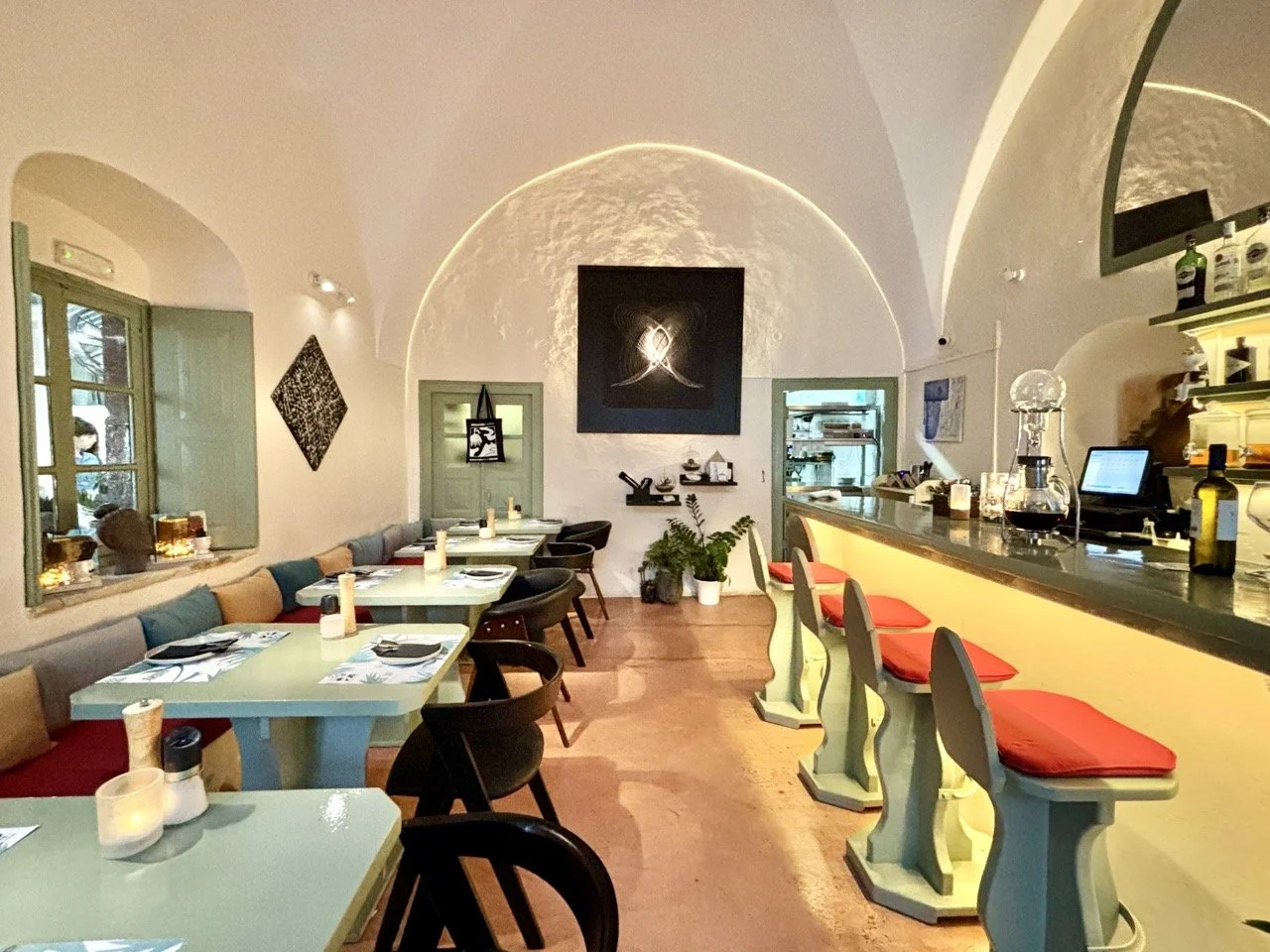 傳統洞穴屋餐廳，體驗百年希臘風味 │ Traditional cave house Greek restaurant in Oia Santorini