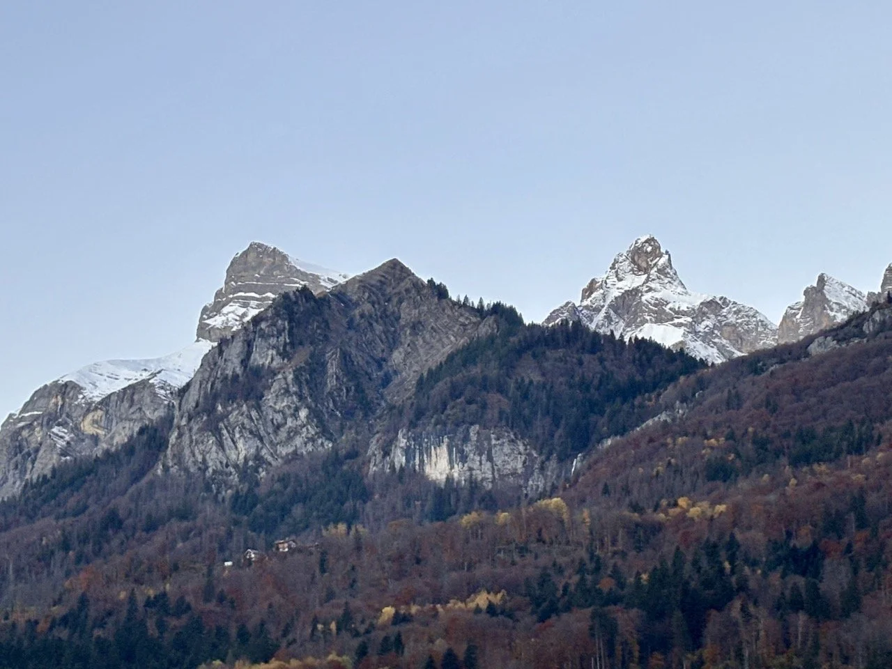 Chamonix 必拍地圖縮圖標示主要觀景點 Aiguille du Midi、Mer de Glace、Lac Blanc、Brévent 與市區路線；Chamonix photo spot map thumbnail marking Aiguille du Midi, Mer de Glace, Lac Blanc, Brévent and town routes.
