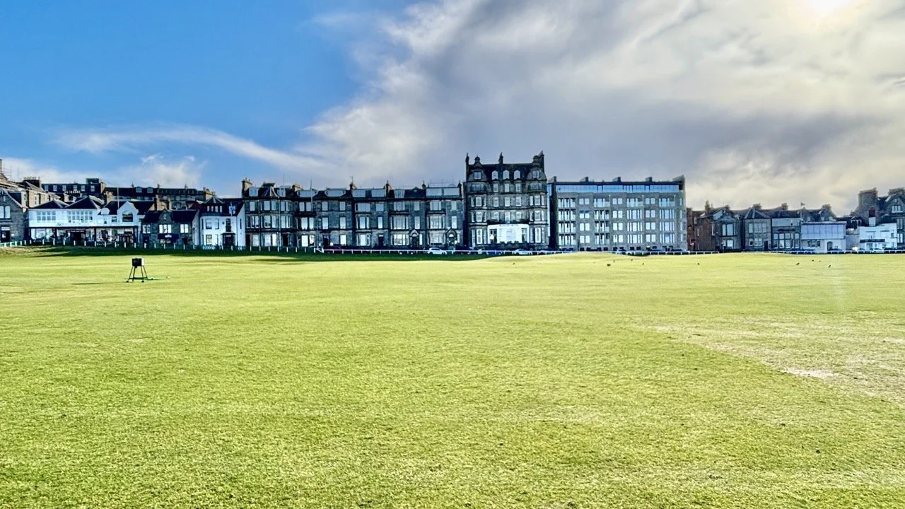 St Andrews 城堡遺址與蘇格蘭海岸線景觀，城堡歷史、懸崖和海洋風光是法夫旅遊的重要特色。