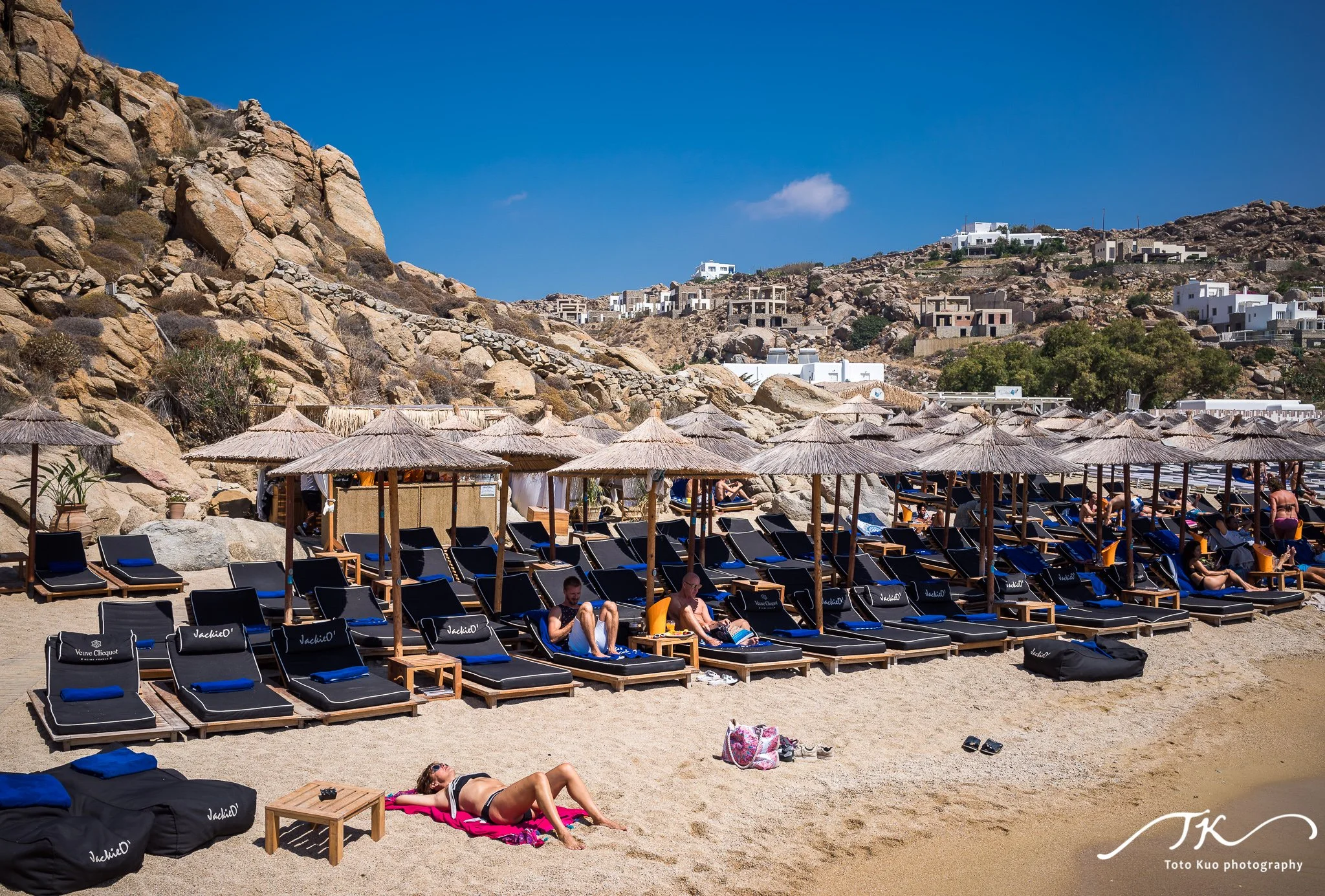 Mykonos Top 5 must-visit attractions with 3–5 day itinerary advice, dining picks and advanced photography tips to capture windmills, Little Venice and coastal vistas.