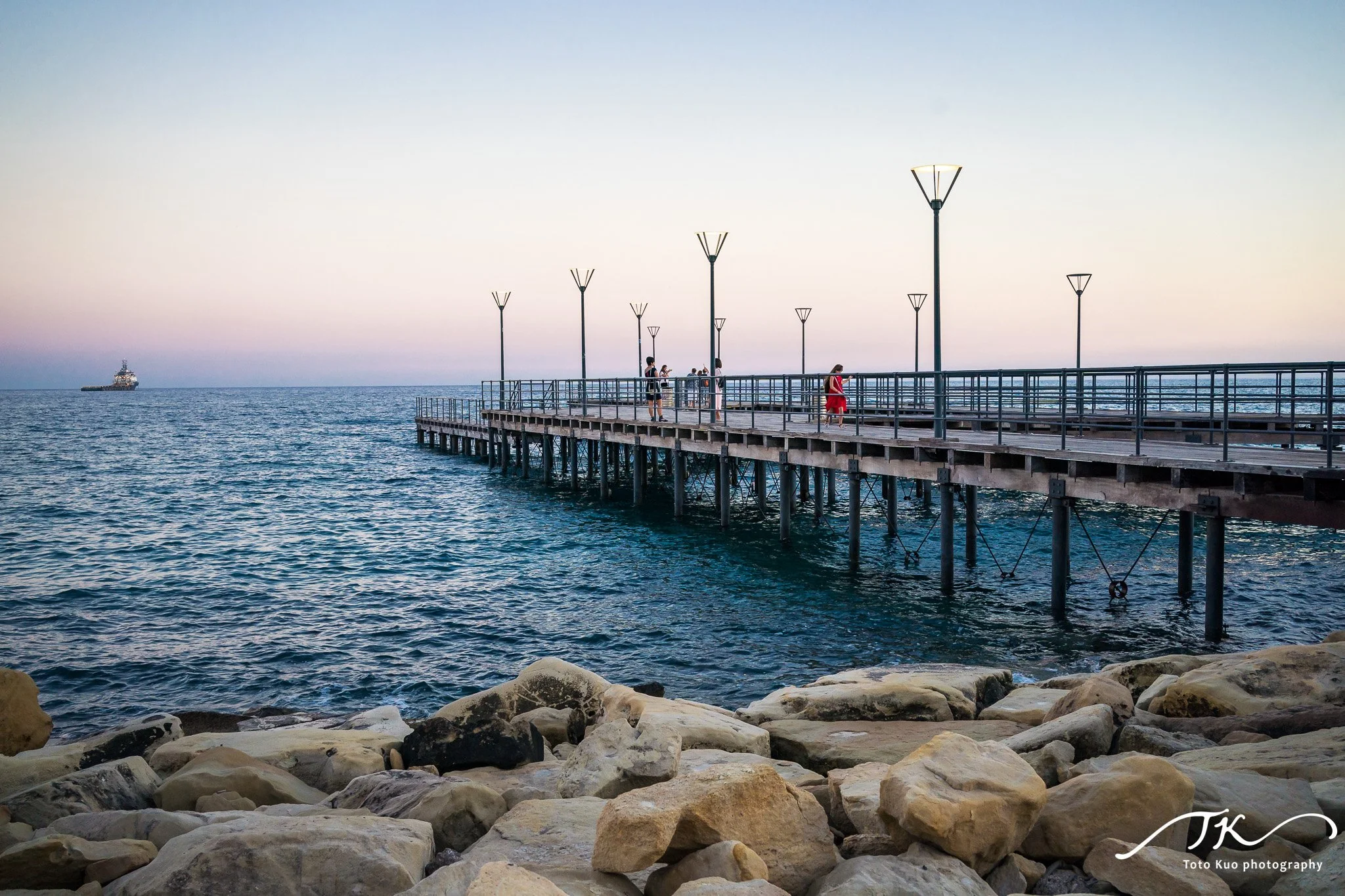 Limassol Marina at sunset — top Limassol attraction with waterfront restaurants, evening photography tips and practical itinerary notes for Cyprus visitors.