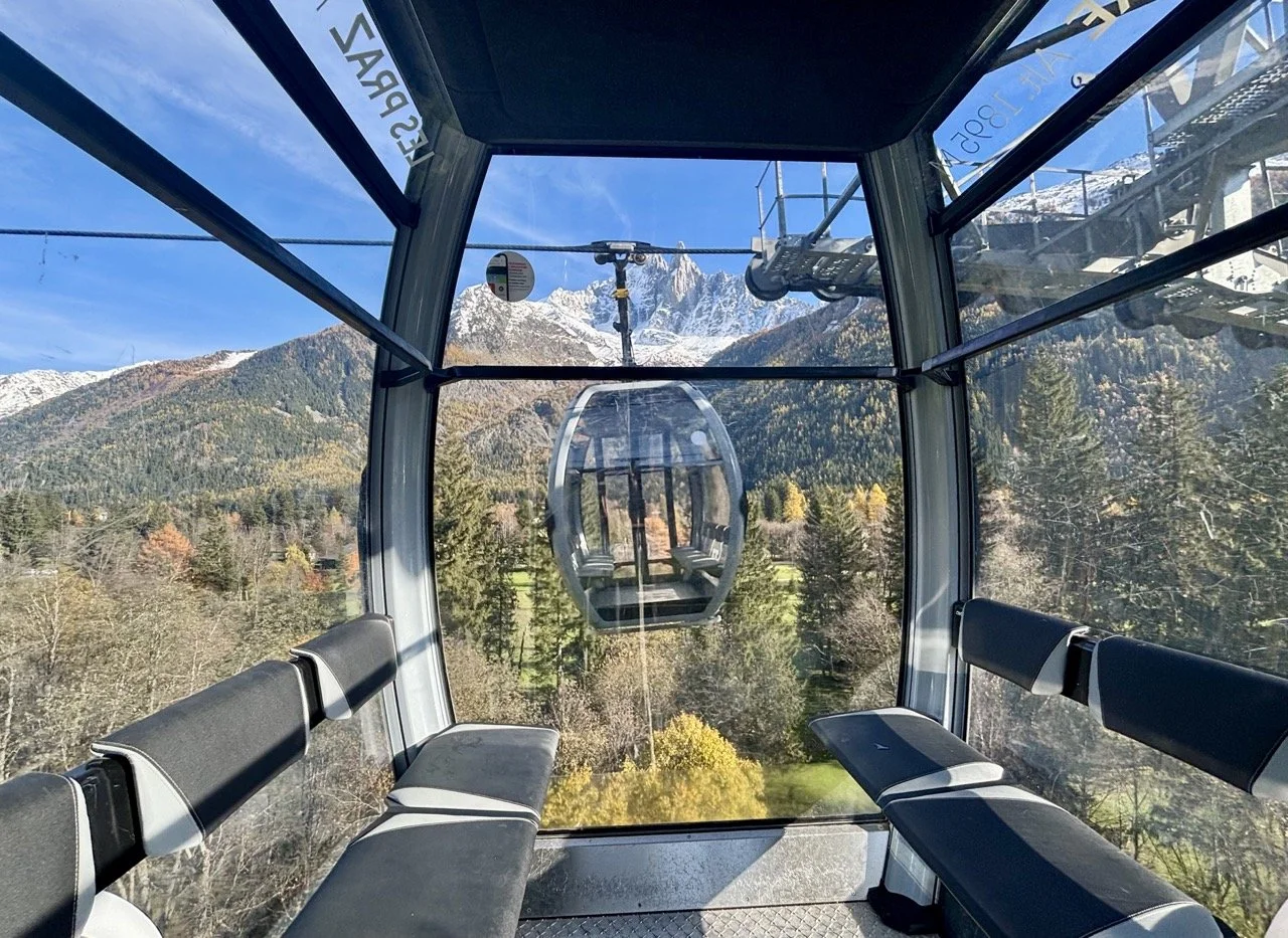 市內交通與接駁建議：Chamonix 公車、山區纜車與日內瓦接駁班次說明與省時技巧；Local transport and shuttle tips: Chamonix buses, mountain cable cars and Geneva shuttles with time-saving advice.