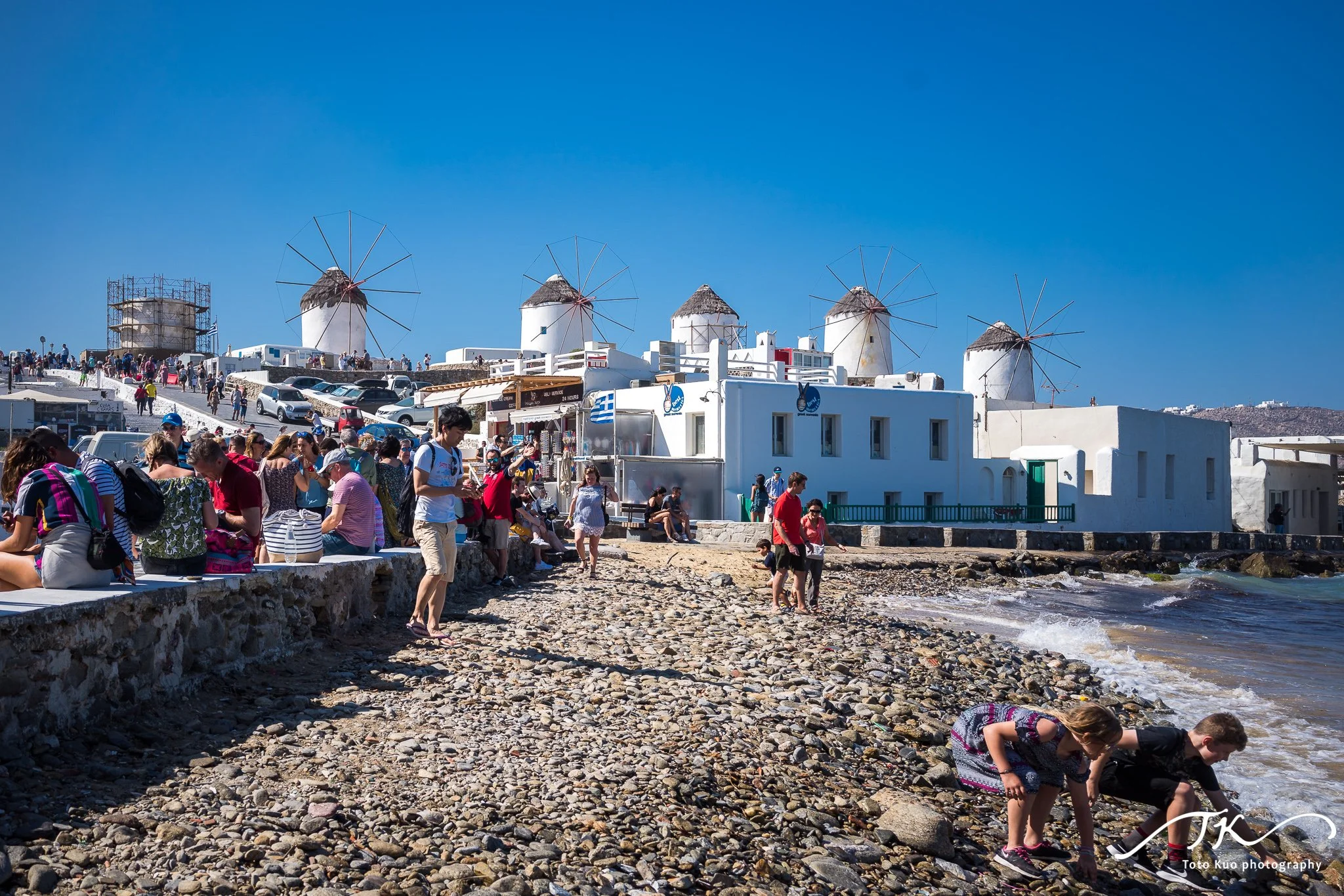 Chora alleyway and street photography tips from the ultimate Mykonos travel guide, featuring Top 5 locations, daily itineraries and storytelling photography approaches.