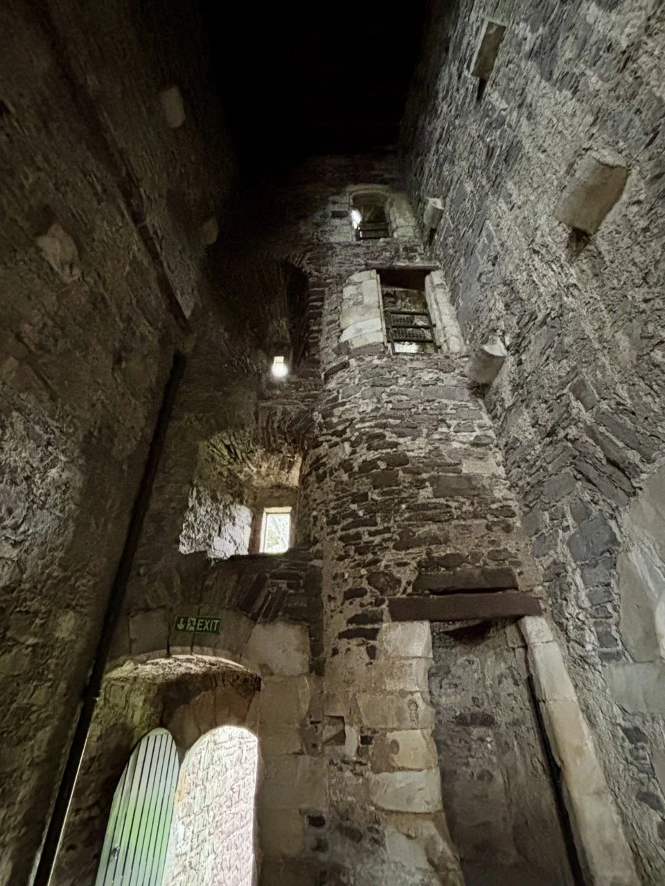 蘇格蘭歷史景點 Doune Castle 的雄偉石造外觀