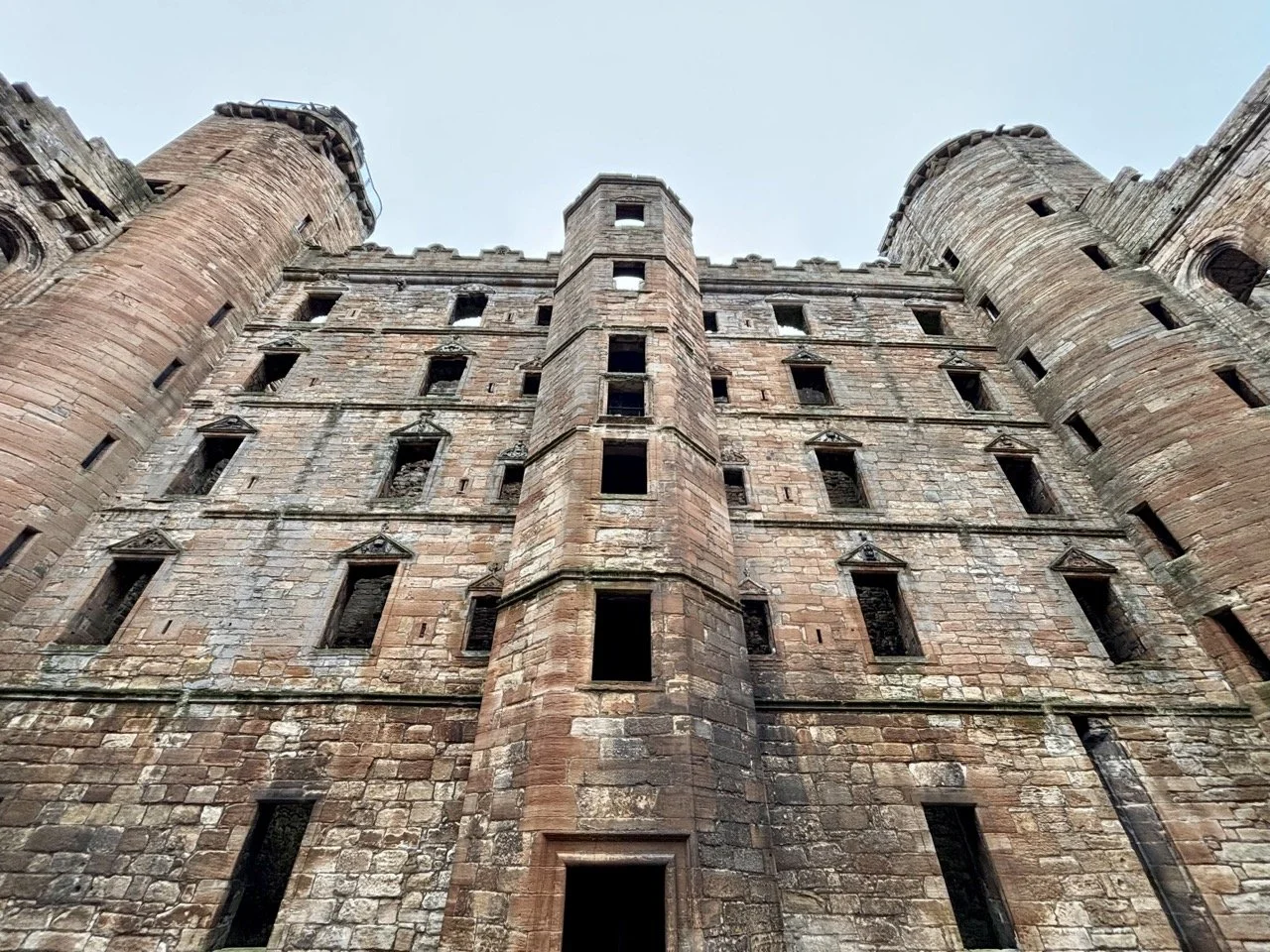 《Outlander》影迷探索蘇格蘭拍攝地的旅遊指南