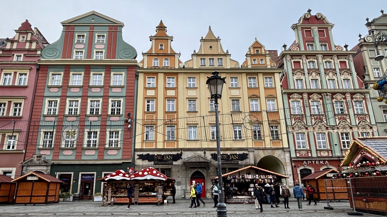 弗羅茨瓦夫 Panorama of Racławice 旅遊景點，圓形建築與歷史全景畫吸引許多波蘭文化旅遊者參觀。
