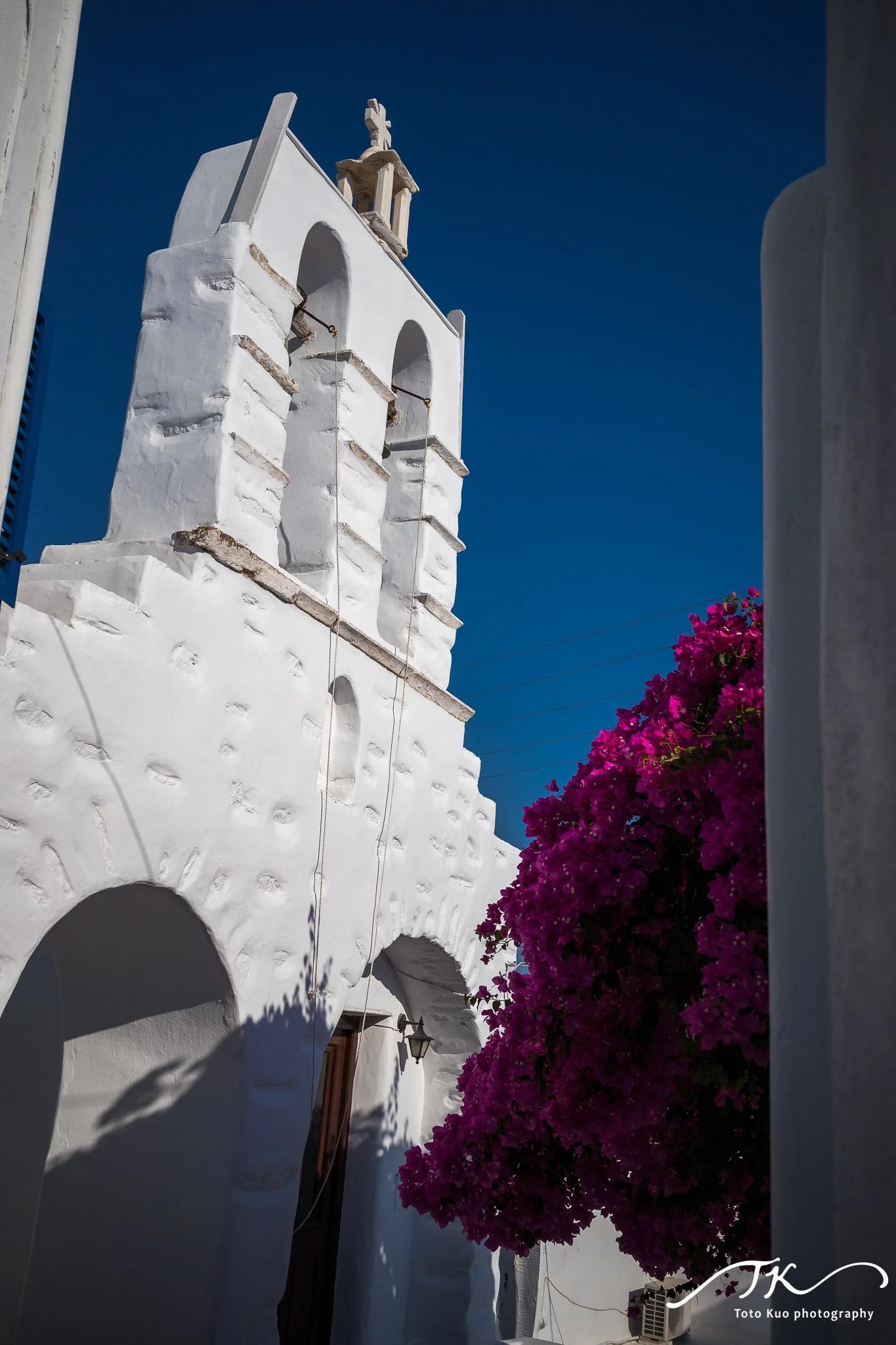 Parikia sunrise harbor view on Paros with itinerary timing and camera settings for capturing fishermen, church silhouettes and pastel skies.