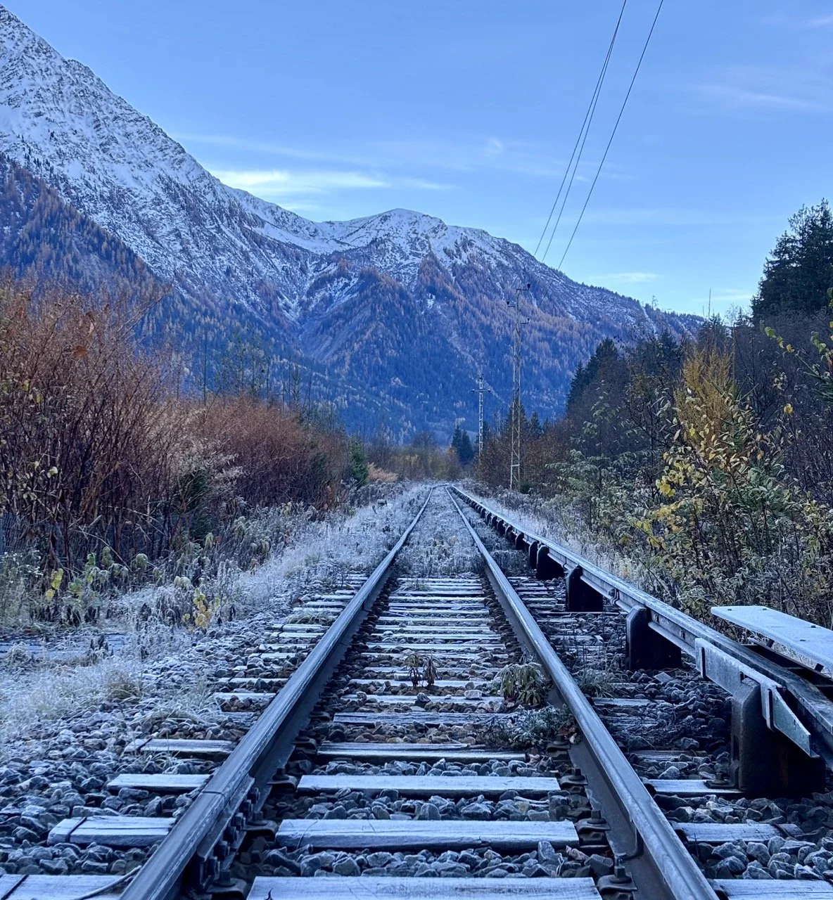 Montenvers 齒軌鐵道搭乘與入口說明，前往 Mer de Glace 冰川的交通與票務建議；Montenvers cog railway access and ticketing guidance for visiting Mer de Glace glacier.