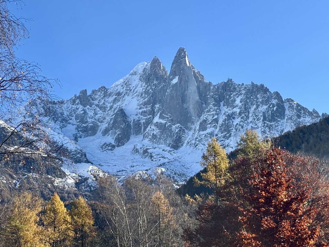 Chamonix 必拍地圖縮圖標示主要觀景點 Aiguille du Midi、Mer de Glace、Lac Blanc、Brévent 與市區路線；Chamonix photo spot map thumbnail marking Aiguille du Midi, Mer de Glace, Lac Blanc, Brévent and town routes.