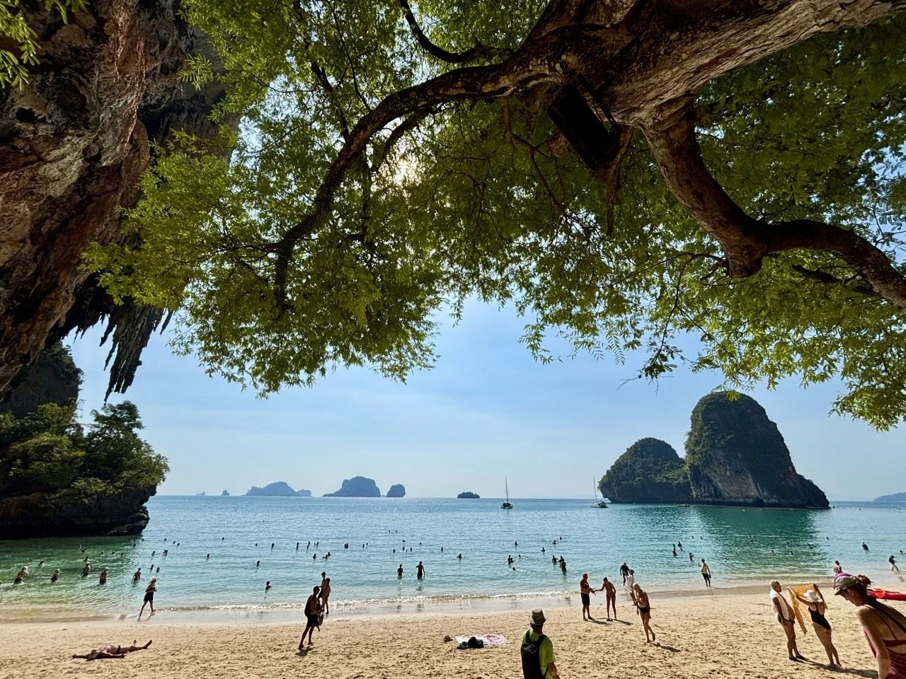 甲米藍色潟湖與翡翠池自然景點，探索 Krabi Thailand 的熱帶雨林、水池景觀與適合拍照的自然環境。 Blue Lagoon and Emerald Pool nature attractions in Krabi Thailand, featuring rainforest pools and scenic photography locations.