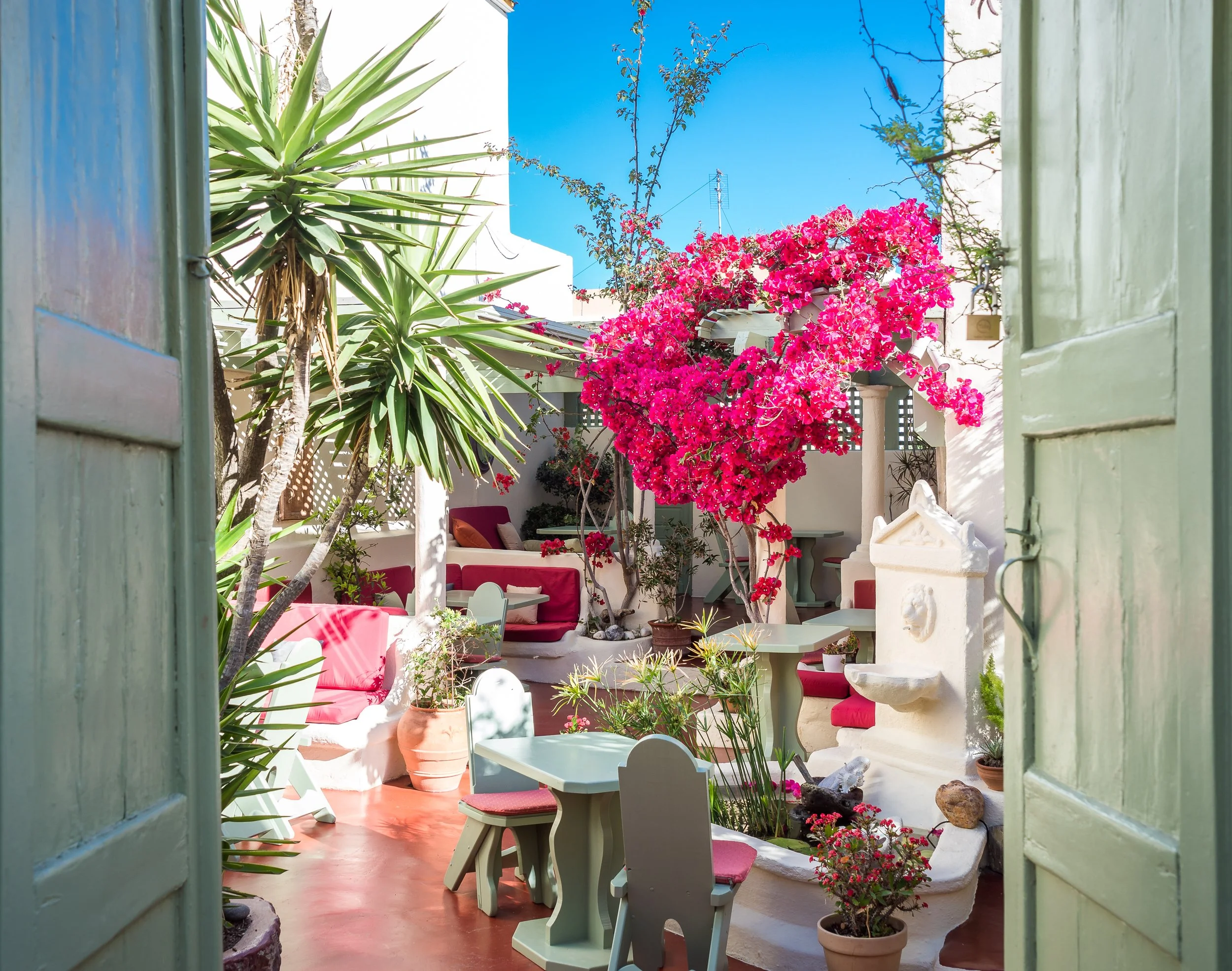 Oia 平價餐廳推薦，希臘傳統風味 │ Affordable Greek restaurant in Oia Santorini with authentic cuisine