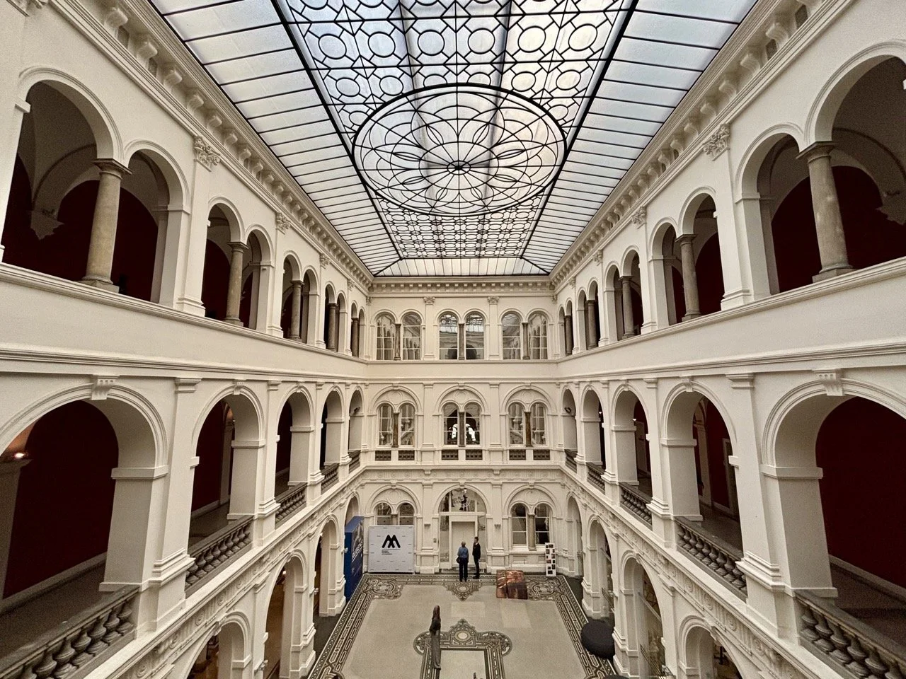 波蘭弗羅茨瓦夫歐洲城市旅行景色，融合中世紀建築、河岸風光與悠閒街道，適合短期 Wrocław city break。