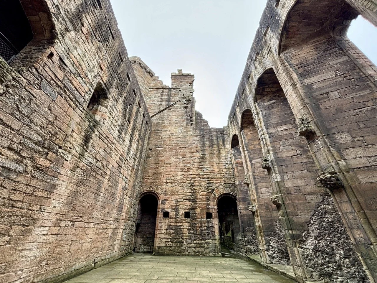 坐落於海岸旁的 Blackness Castle 蘇格蘭城堡
