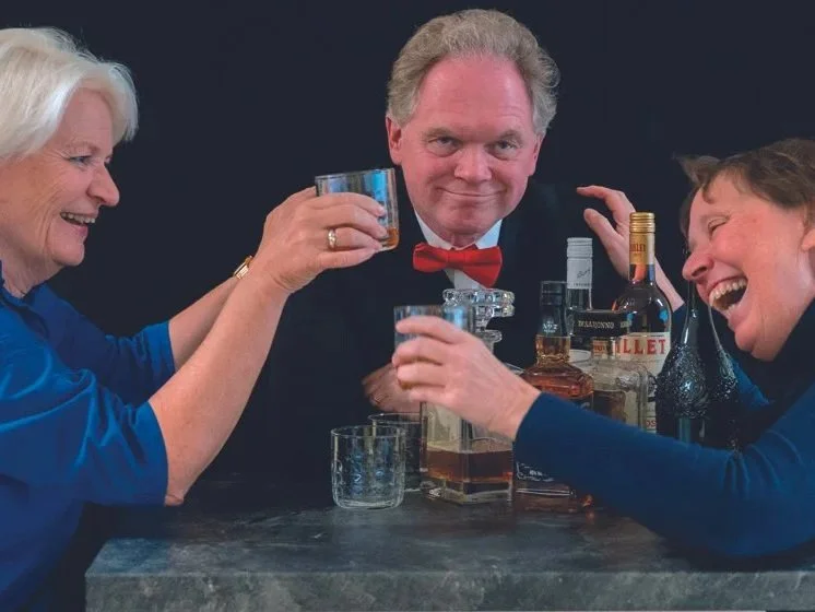 Freundinnen oder die Beste Art Whiskey zu trinken