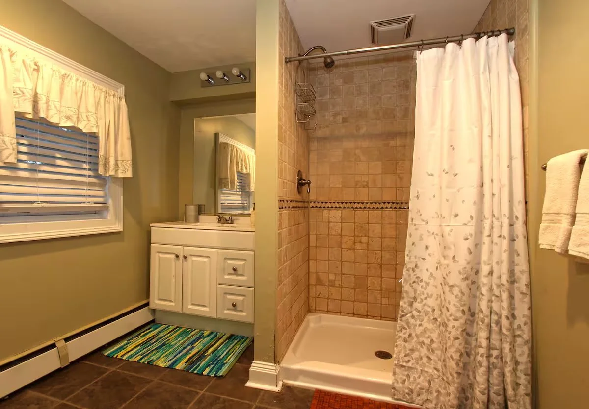 Full Bath 3.jpeg (Copy) (Copy) (Copy)