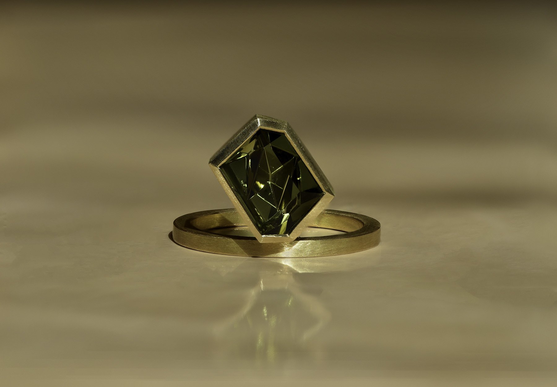 Tourmaline, hand cut. 18ct gold ring