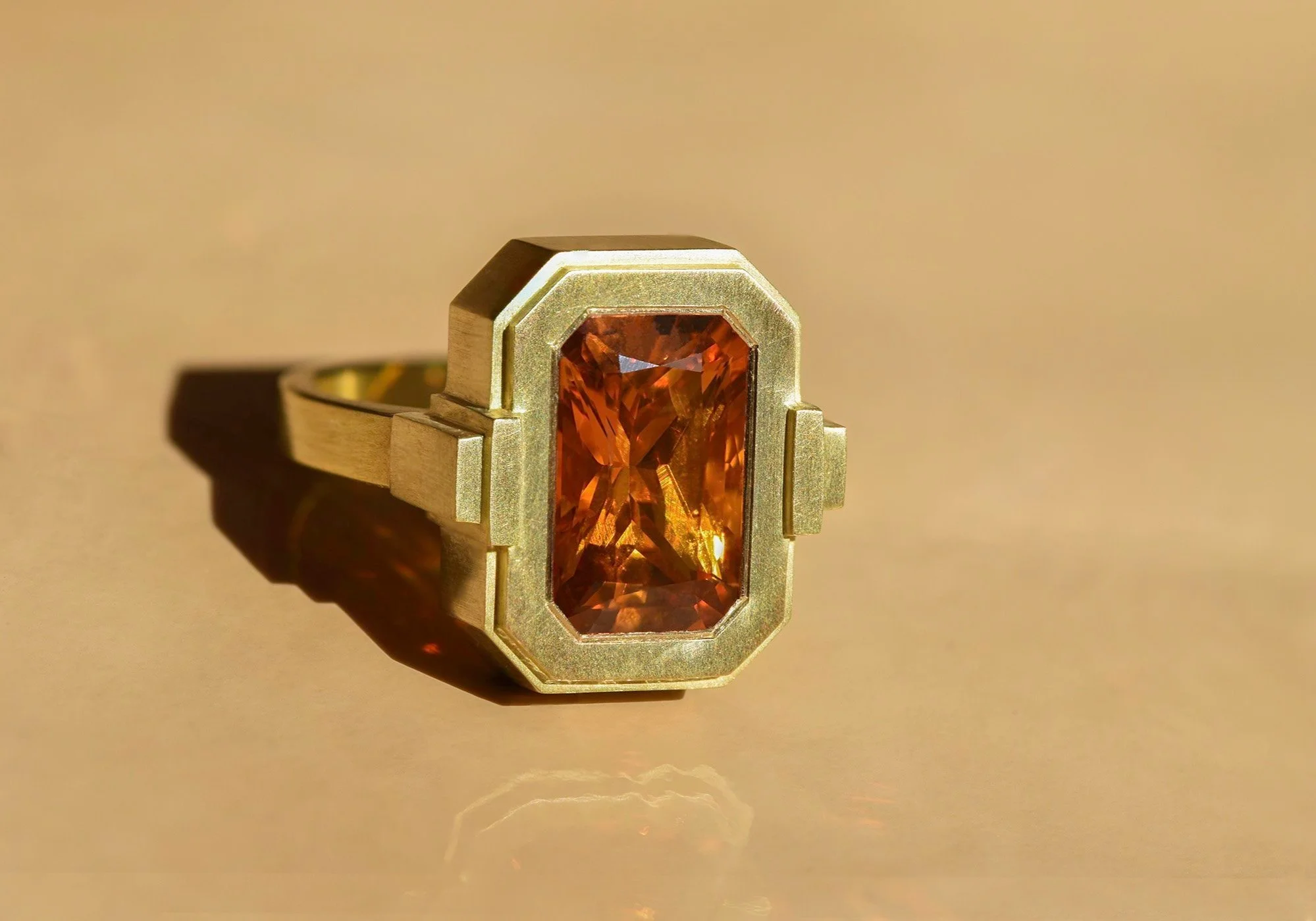 Orange Sapphire, 18ct gold.
