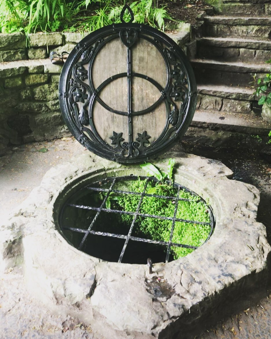 Just arrived at the heart chakra of the world to refill my well xx #chalicewell #glastonbury #andbreathe