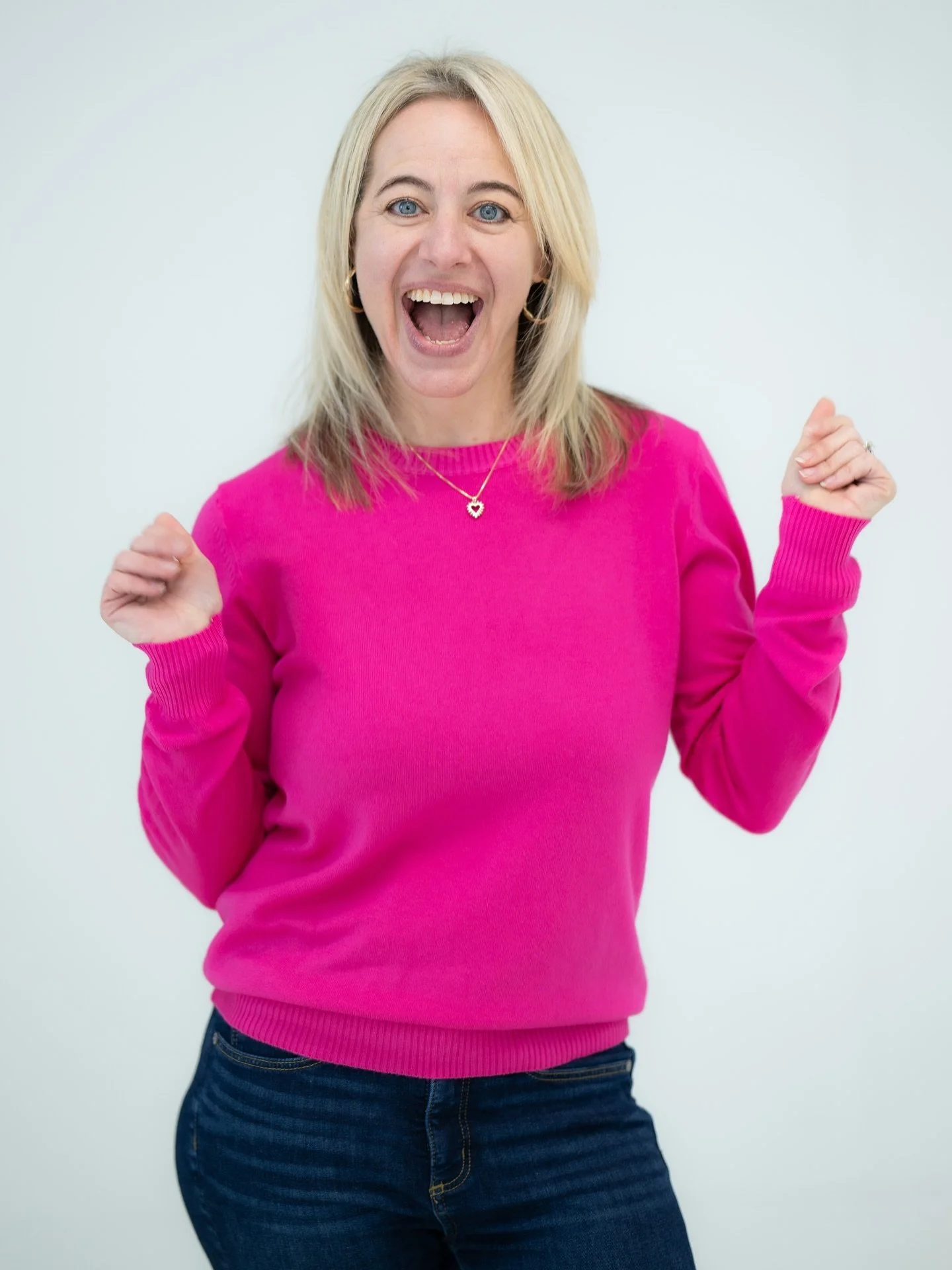 I was absolutely freaking out. [in the best possible way]

Think 1st row of a concert fan girl energy screaming with excitement . . .&nbsp;😂

That was me when I received @thejasminalic DM invitation to speak to his Link Up community.&nbsp;

I hit re