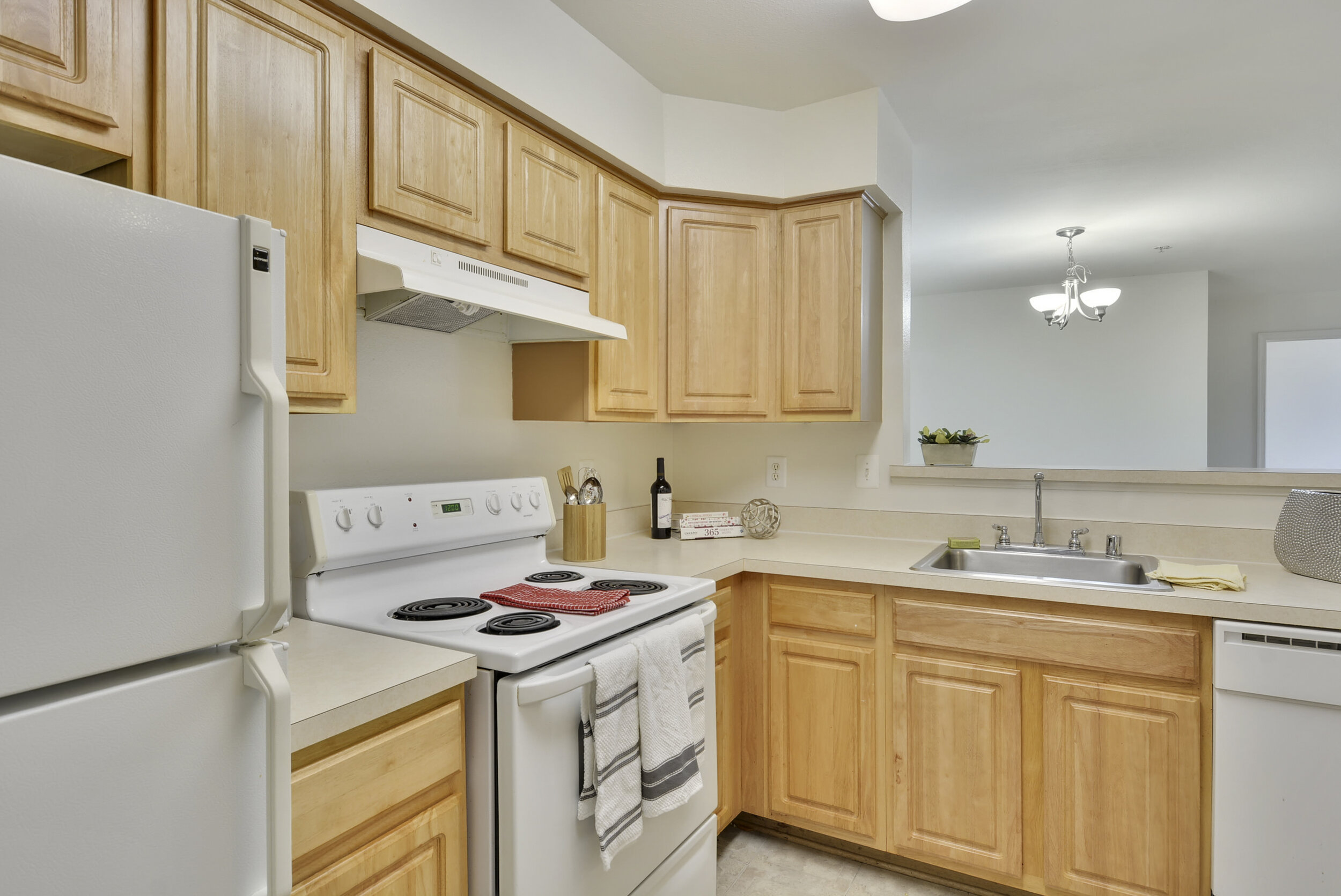  Potomac Station apartments come with GE kitchen appliances. 
