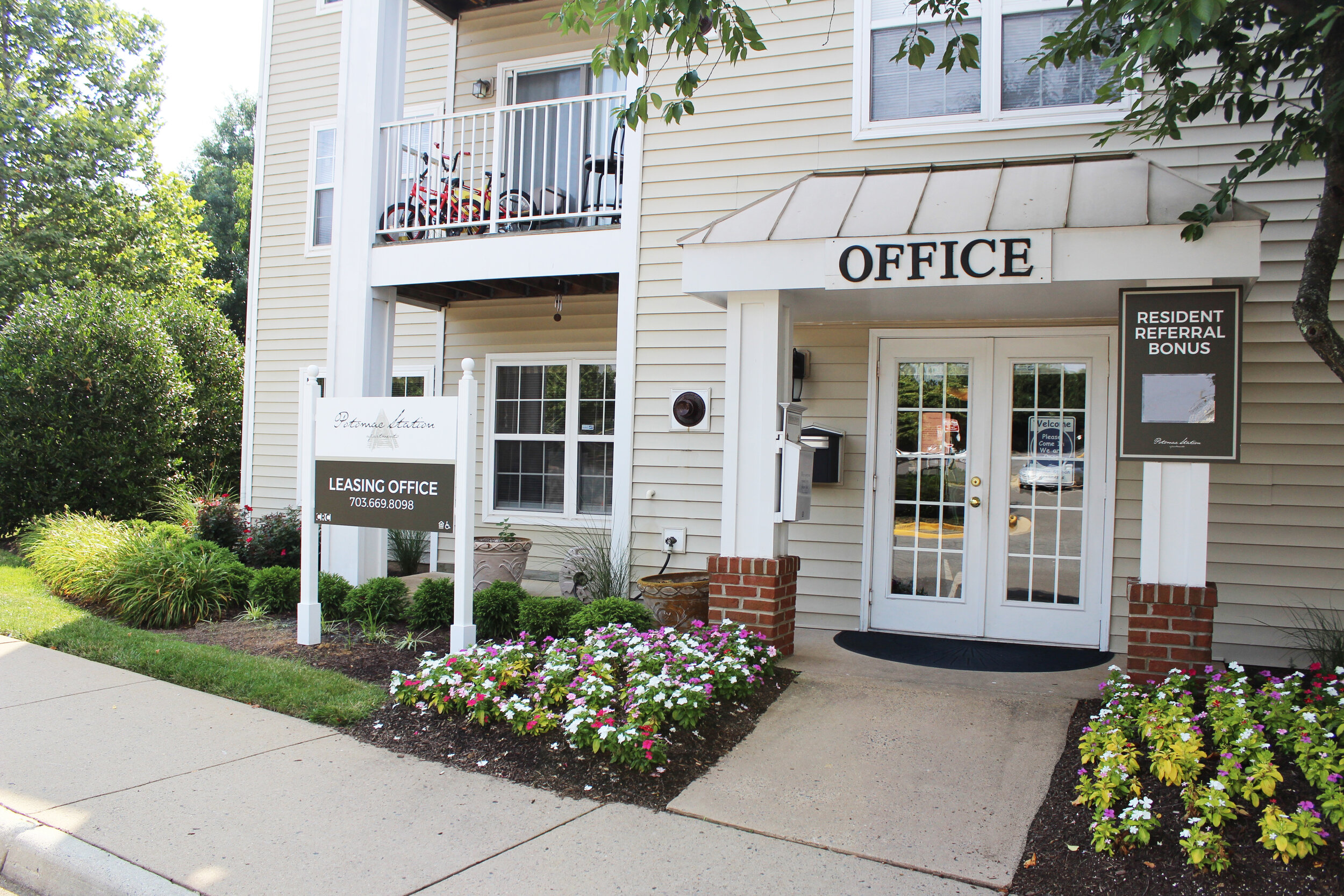  Find spacious 2BR and 3BR homes at Potomac Station Apartments. 