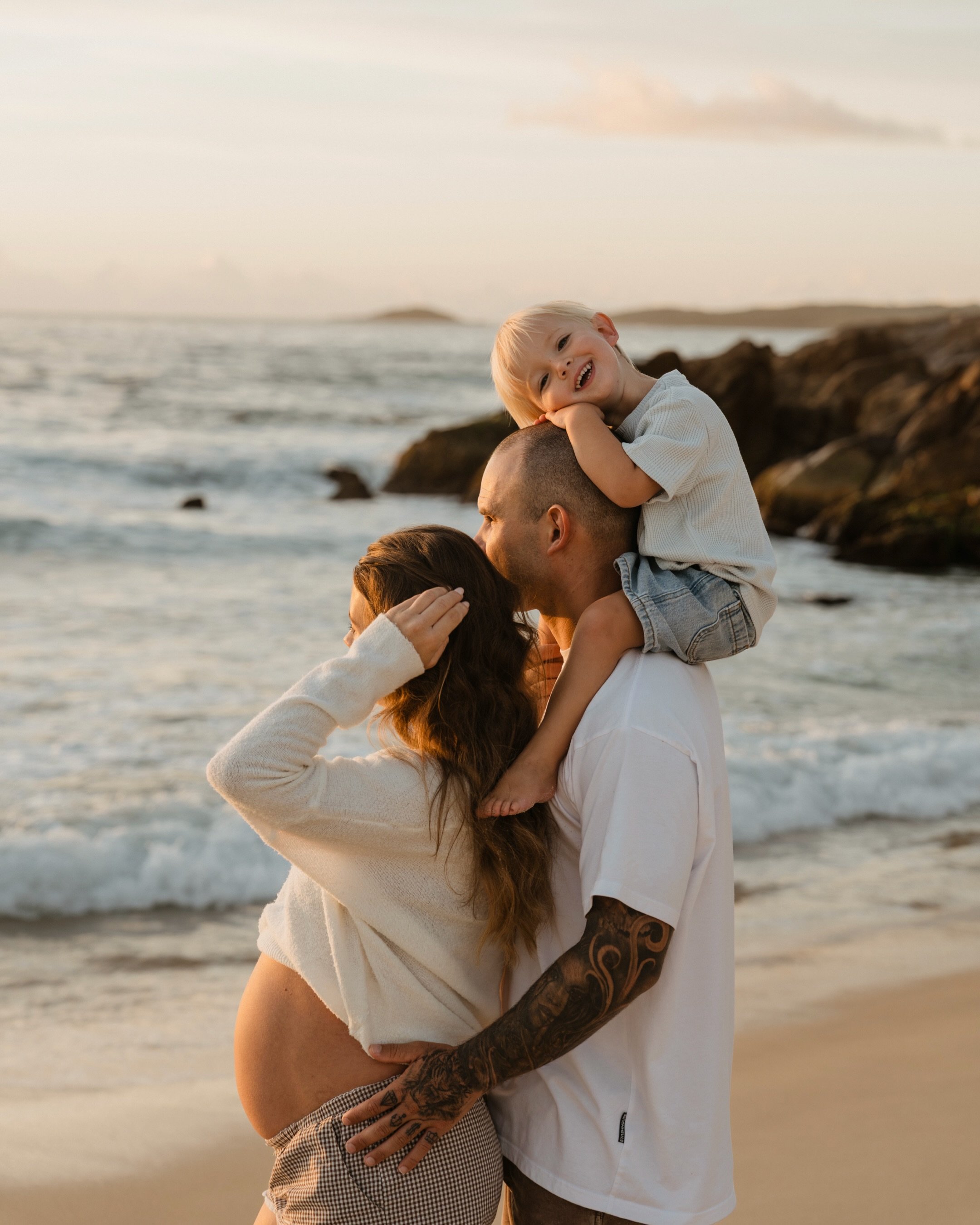 The dreamiest beachside sesh captured by the talented @jessimartin.photography and edited with the Story Keeper Meadow preset pack. 

You can&rsquo;t beat this kind of golden light!

#storykeeperpresets #lightroompresets #lightroom #filmpresets #ligh
