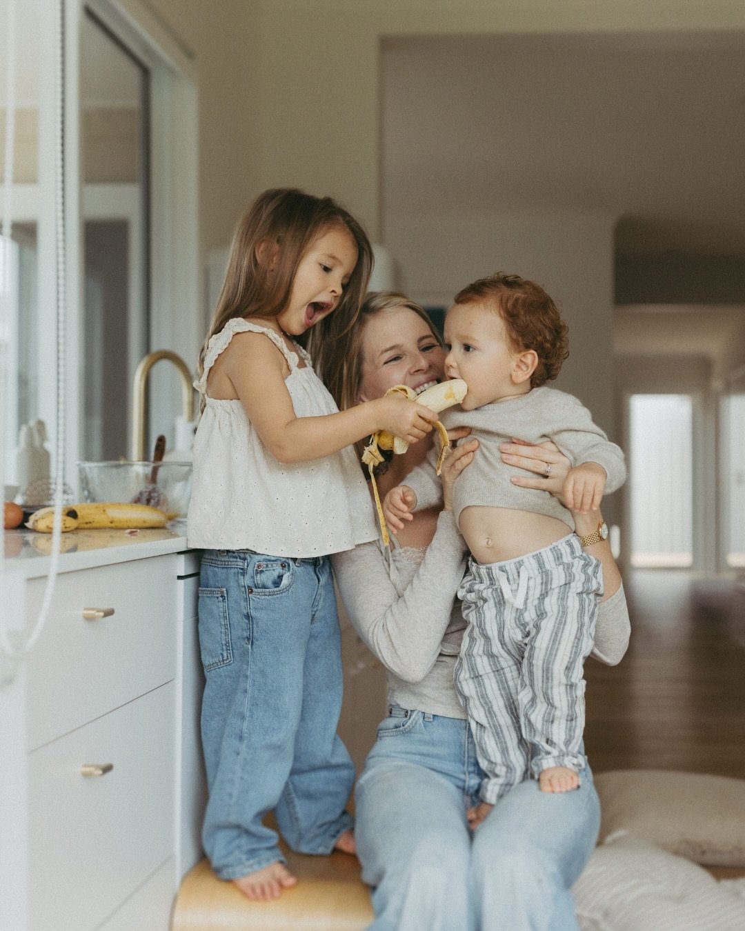 Such a fun motherhood home session captured so beautifully by @_belovedstories and edited with the Fern preset from the Meadow preset pack. 

Comment Meadow and I&rsquo;ll DM you a link to check out the presets. 

#storykeeperpresets #lightroompreset