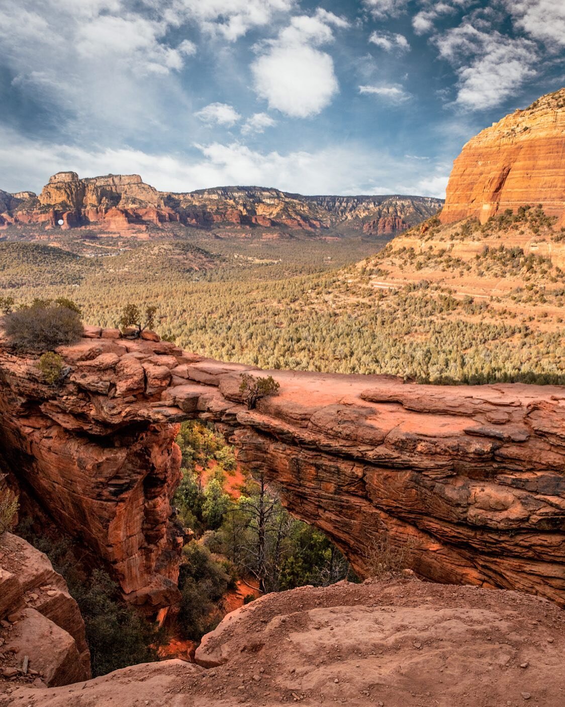 Positive expectancy and trust is key for unlocking your intuition. 
&bull;
 Back Story ☝️: @carlydyar and I had three different locations we were going to road trip to then a last minute decision to Sedona followed by an Air B&amp;B booking made us h