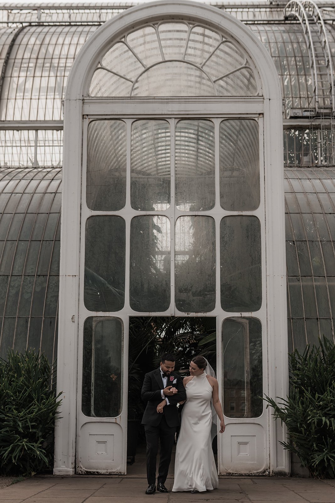 Kew-Gardens-Wedding-Portraits-43.jpg