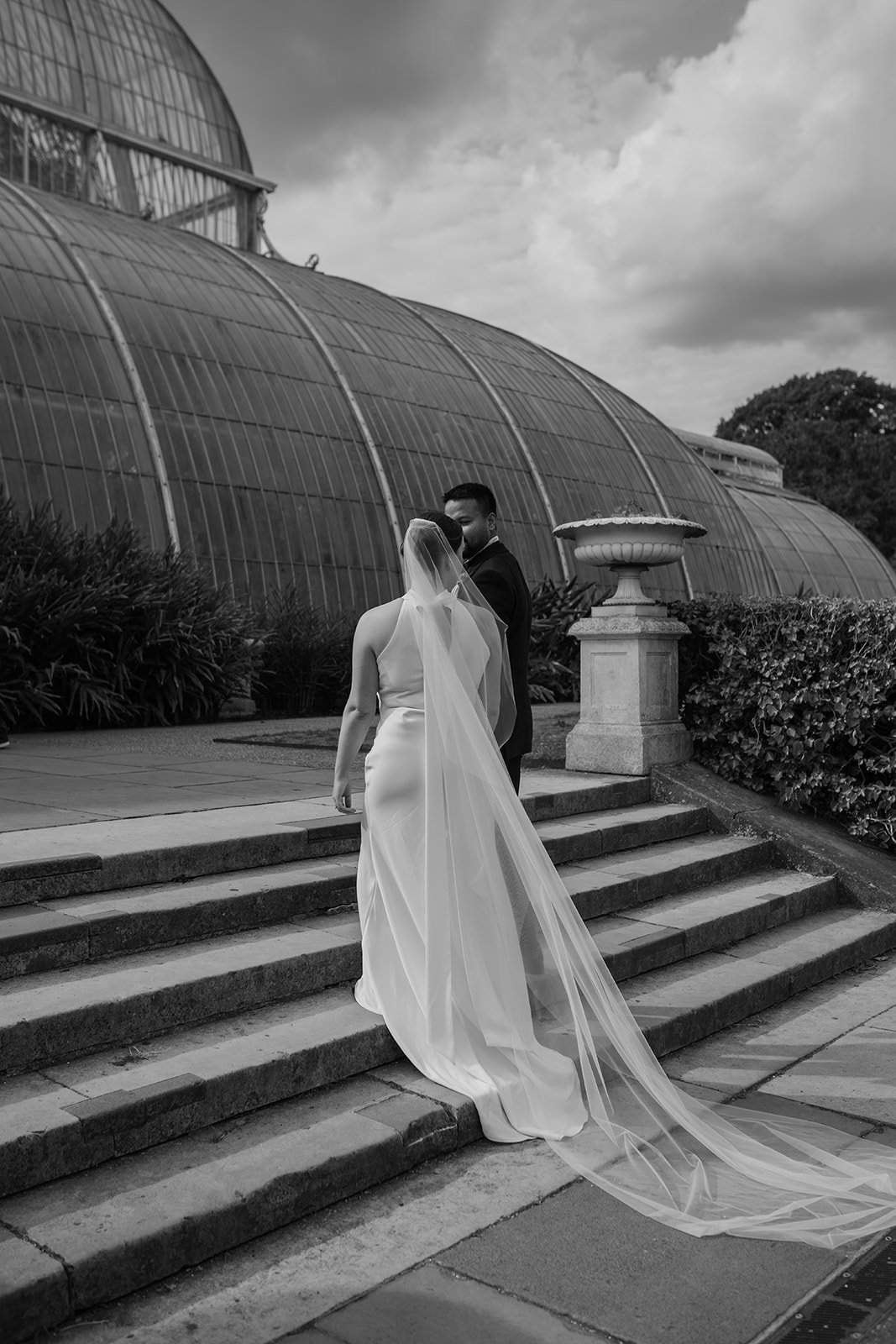 Kew-Gardens-Wedding-Portraits-49.jpg