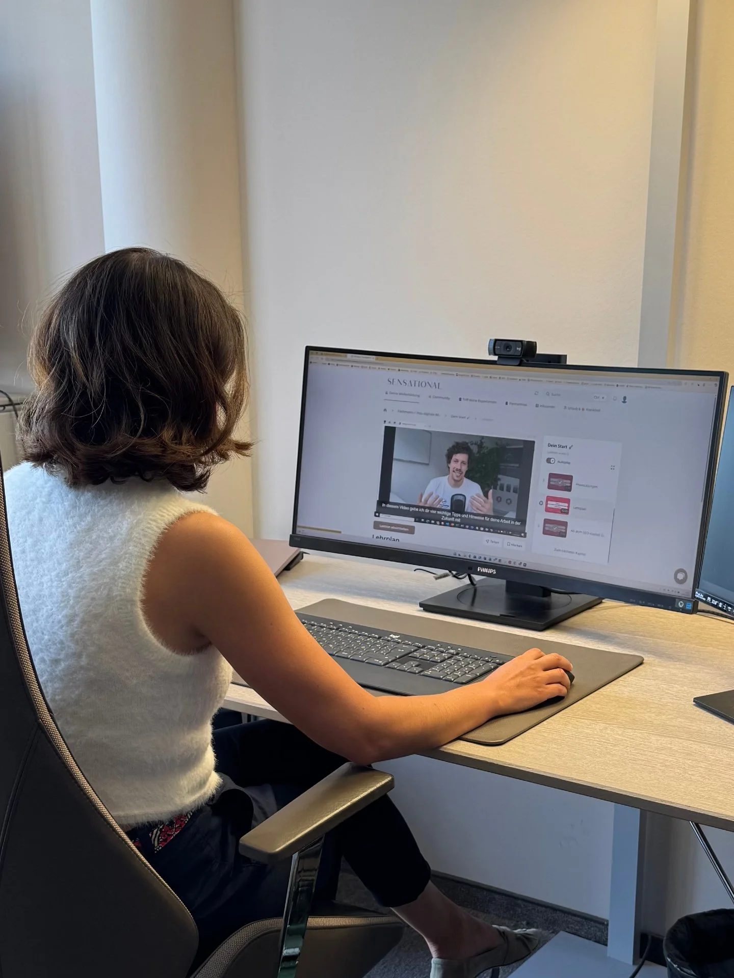 🚀 Neues Wissen, direkt bei uns im Team!
Christina hat die Marketing-Schulung bei der @sensational.gmbh absolviert – damit holen wir die Kompetenz ins eigene Haus. 💡
100% digital arbeiten heißt für uns auch: stetig lernen & wa