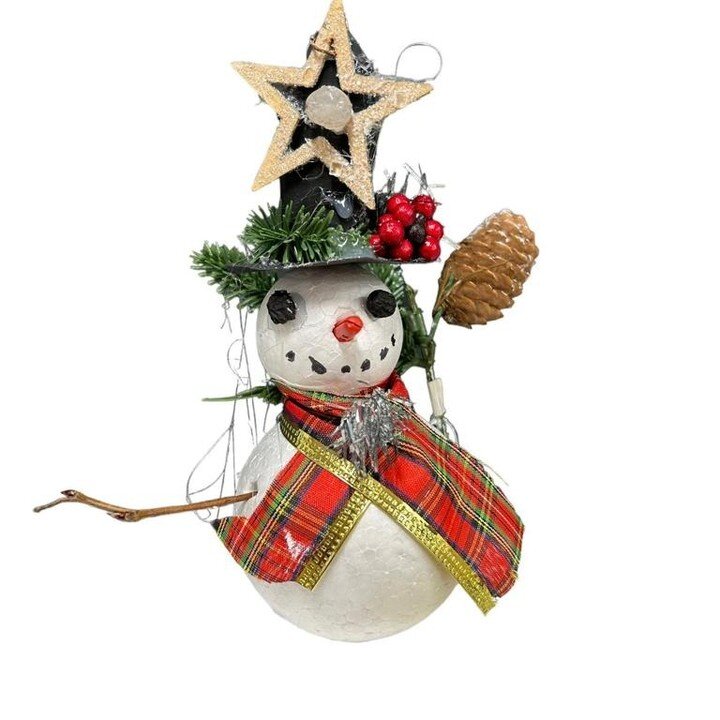 Rye Creative Centre's kids art classes, @artyfartymalarky, run by the lovely Georgia, are making some amazing gifts for Christmas. Take a look at these wonderful snowmen 🎅

If you have a creative child that would like to join the club, please see: h
