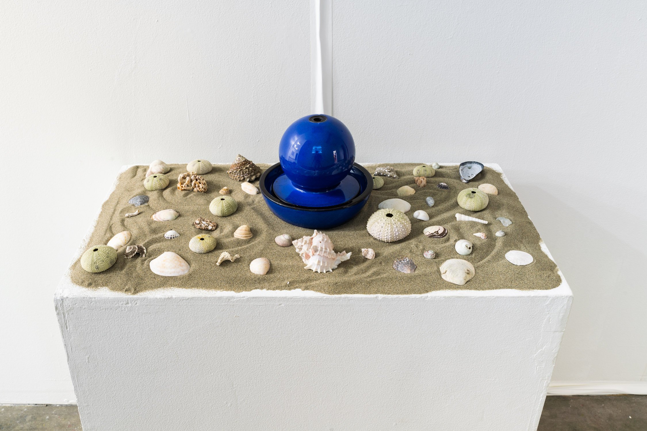 Mujer, 2022, exhibition installation view