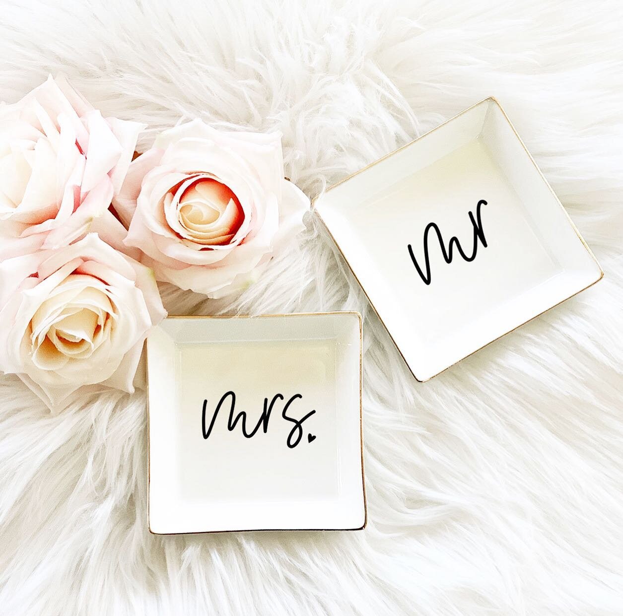 I love surprising my brides with small gifts 🎁... 
.
.
After the engagement, before the henna party or even just because, Mr &amp; Mrs ring dishes are the perfect gift idea for the bride or groom! 💍 Click the link in bio and see what&rsquo;s new in