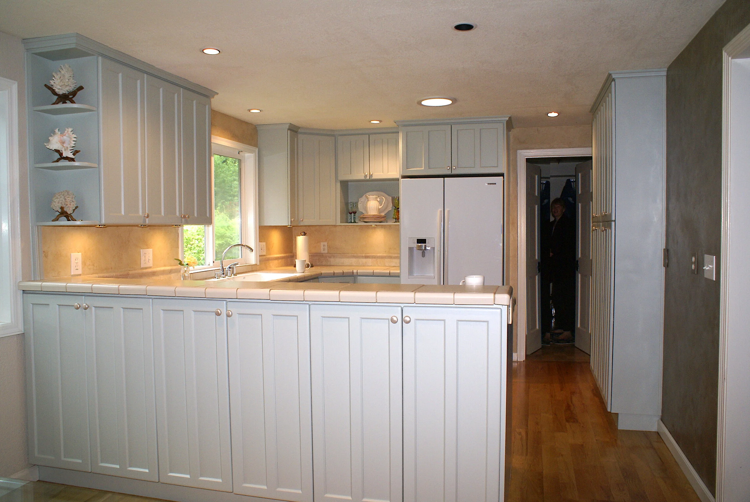 Linda and David kitchen redo paint, stone, venitian walls.JPG