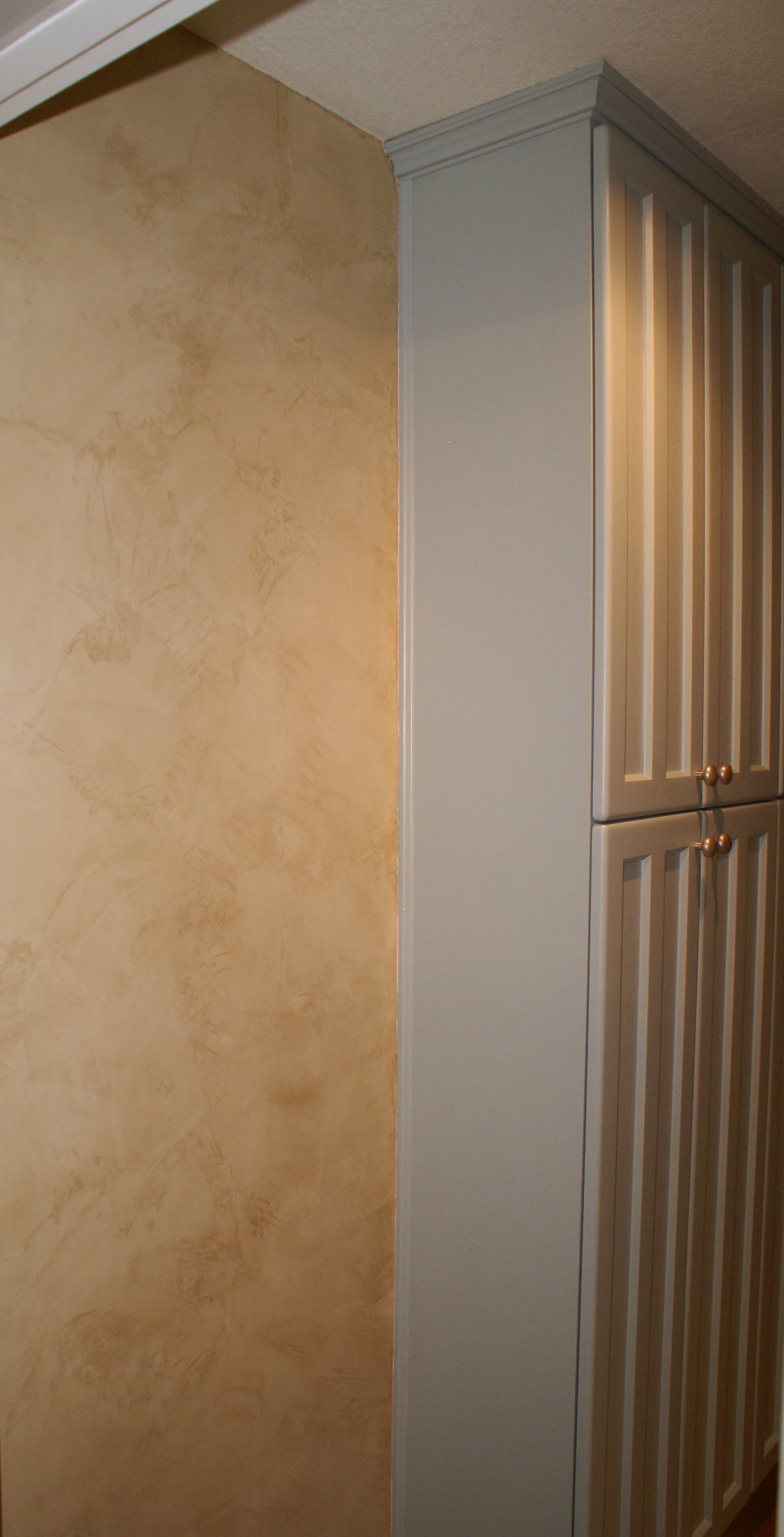 LInda Kitchen redo part wall  venetian.JPG