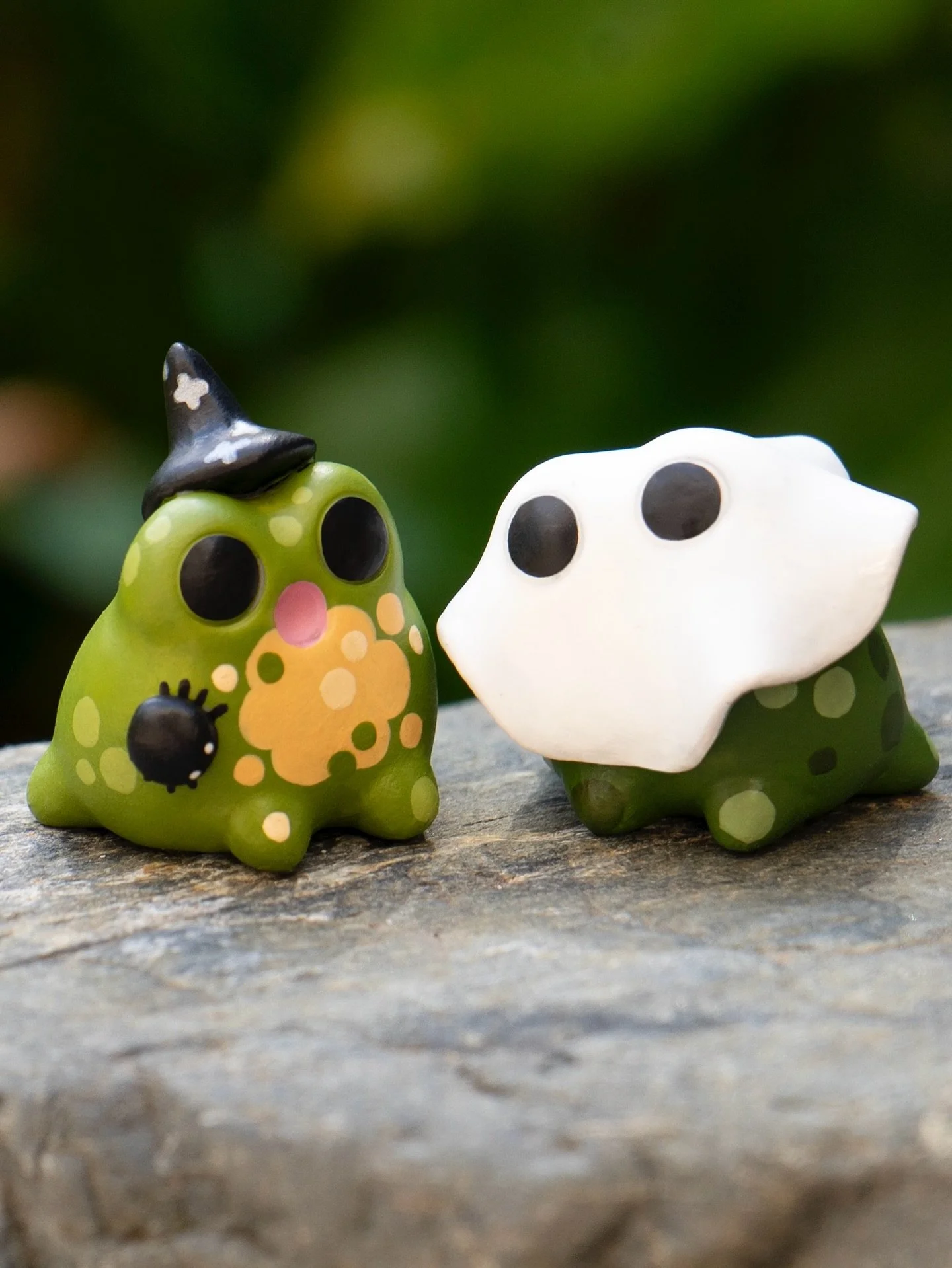 EDIT: shop update is live! 💕
.
note to U.S. customers: 
because slovak post isn&rsquo;t currently shipping to the U.S., i&rsquo;ll be shipping through DHL - it&rsquo;s more expensive, but it&rsquo;s a fast and safe option for getting your packages t