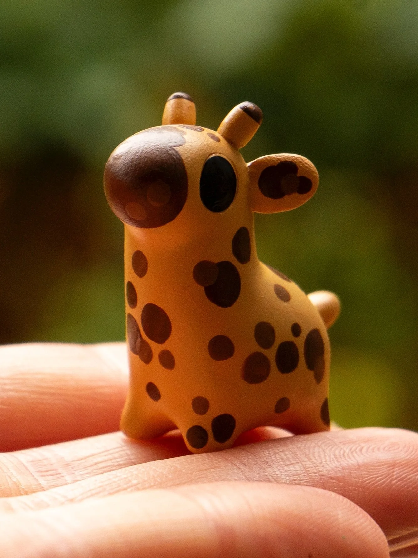 did you know giraffes are very fond of mangoes? they use their looong tongues to snatch it off of a tree 🥭
.
#giraffe #polymerclay #fimoprofessional #animalscpture