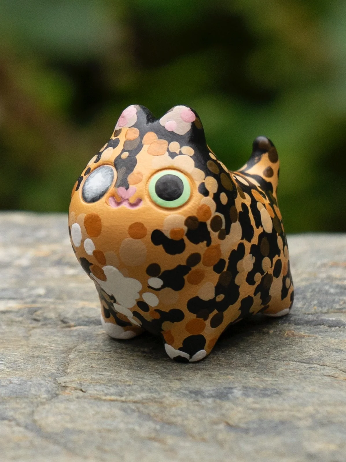 one more pet portrait while i slowly work on new animals! 🐱
.
#polymerclay #fimoprofessional #petportrait #petcommission