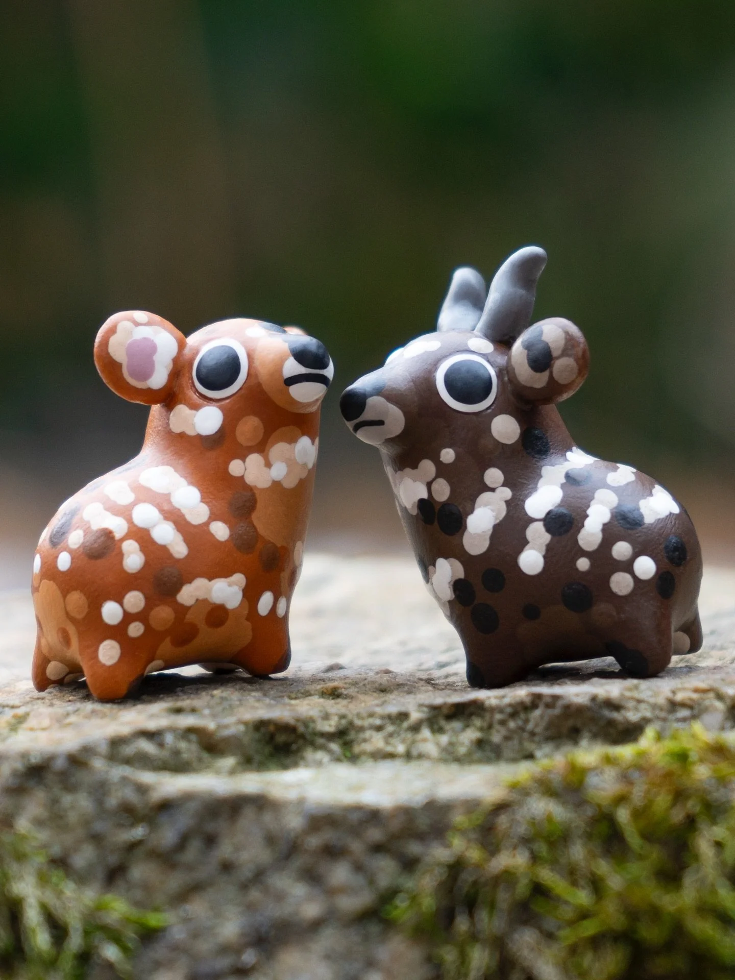 this world has many types of antelopes to offer and i love every single one of them. these are sitatungas! 
.
#sitatunga #antelope #polymerclay #fimoprofessional