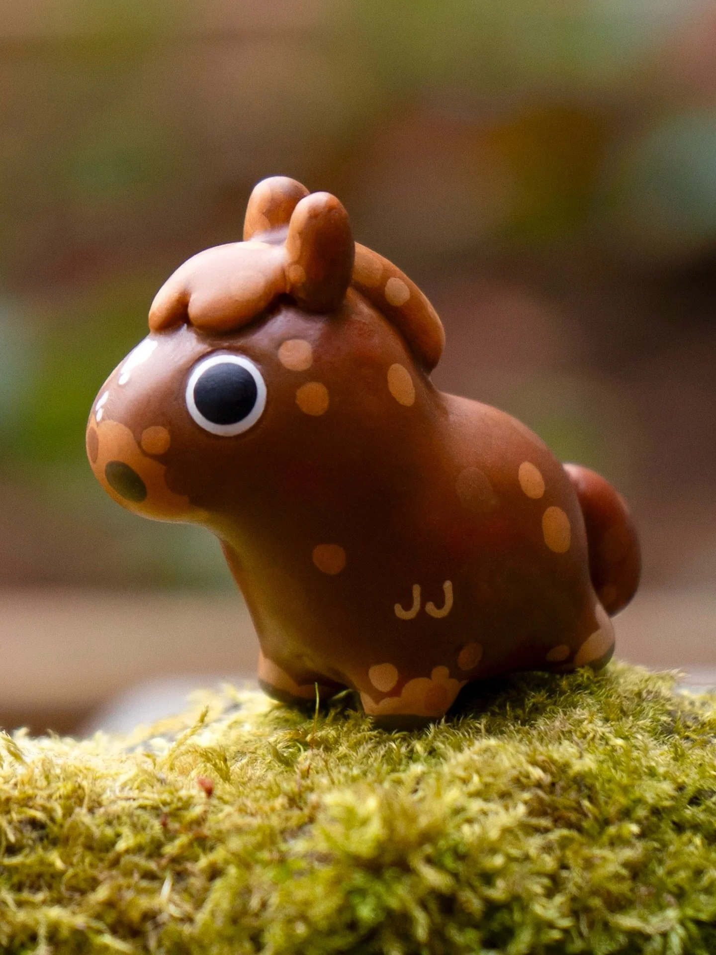 i'm not sure why but out of all the pet portraits i make... i always enjoy making horses the most 🤔
.
#polymerclay #fimoprofessional #petportrait #horse