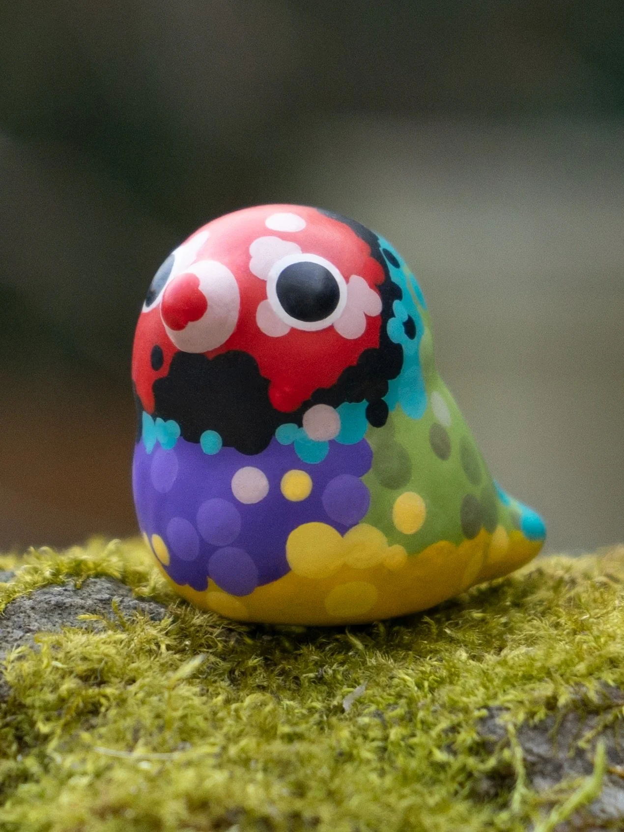 it's not often one gets asked to make a gouldian finch! i loved painting this one 🦜
.
#polymerclay #fimoprofessional #gouldianfinch #petportrait