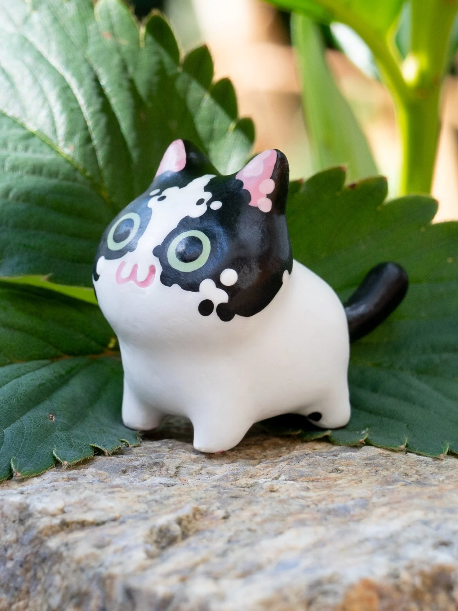 i'm currently away on a roadtrip but i didn't want to leave you guys hanging, so i scheduled some posts. i did a lot of pet portraits recently and this seemed like the perfect opportunity to show them off :) 
.
#polymerclay #fimoprofessional #petcomm