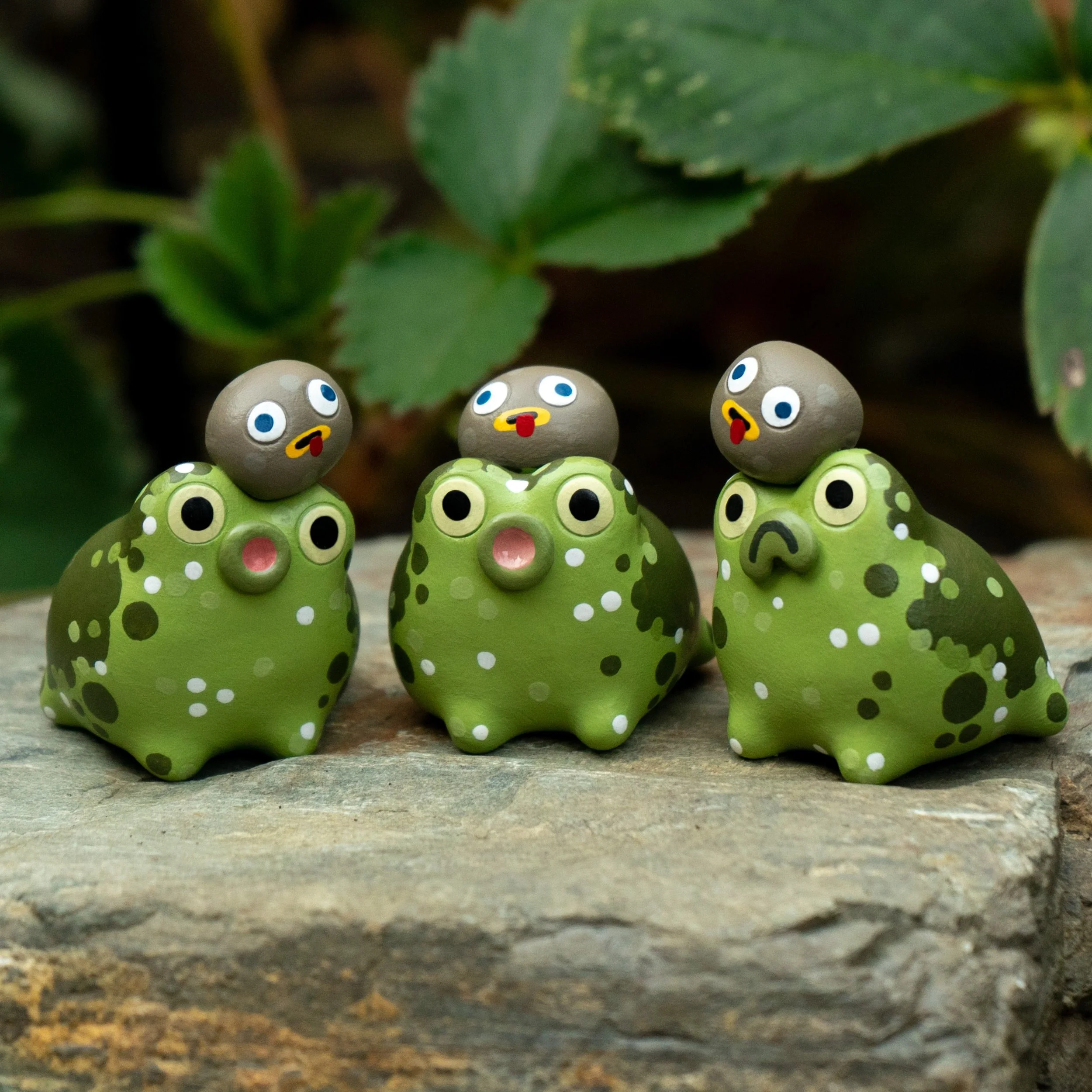 'tis the season and since i'm already making the dog from OTGW i thought it'd be fitting to also bring back george washington aka wirt jr aka kitty 🐸
.
#polymerclay #fimoprofessional #otgw