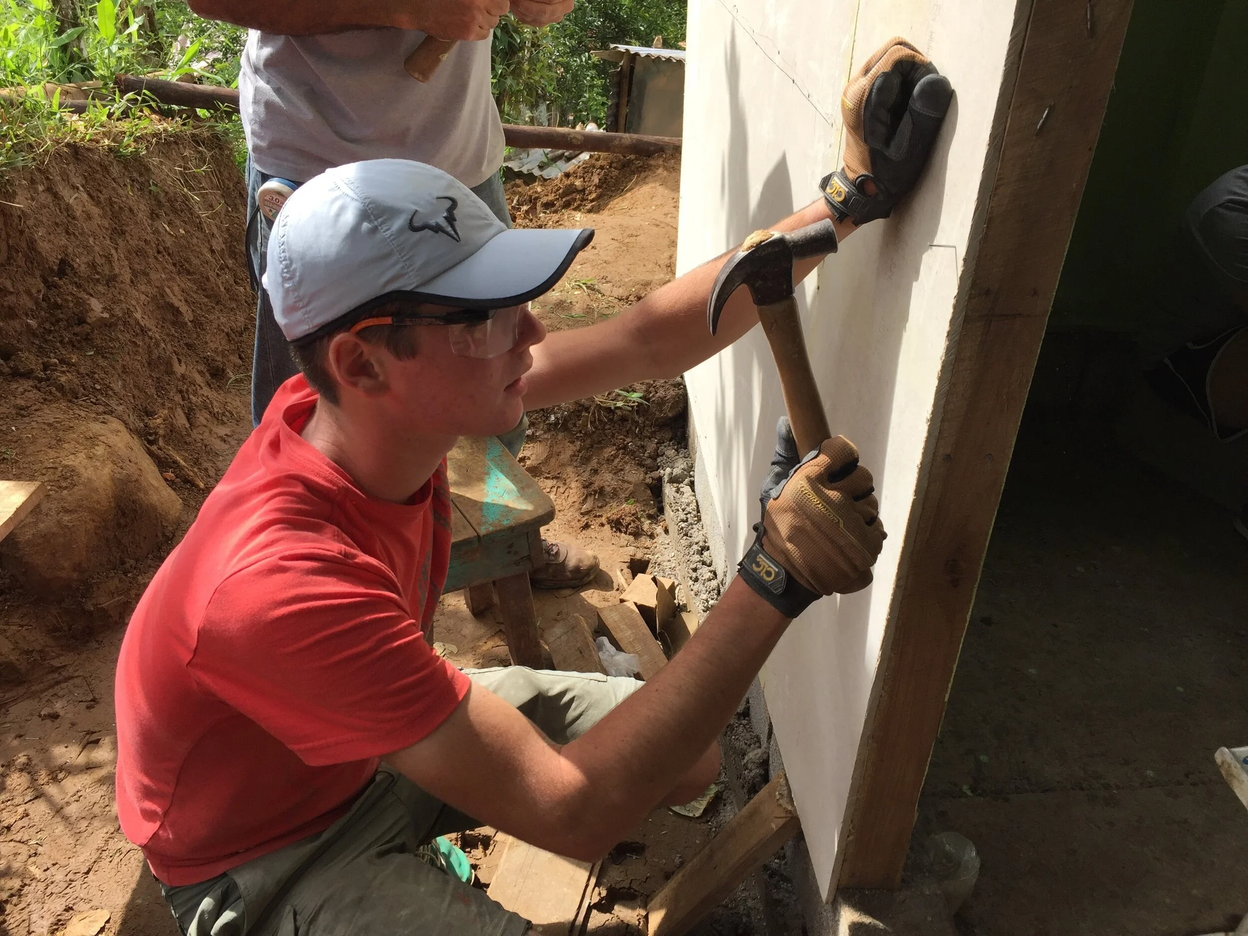 How to build maturity in your teen through summer travel programs