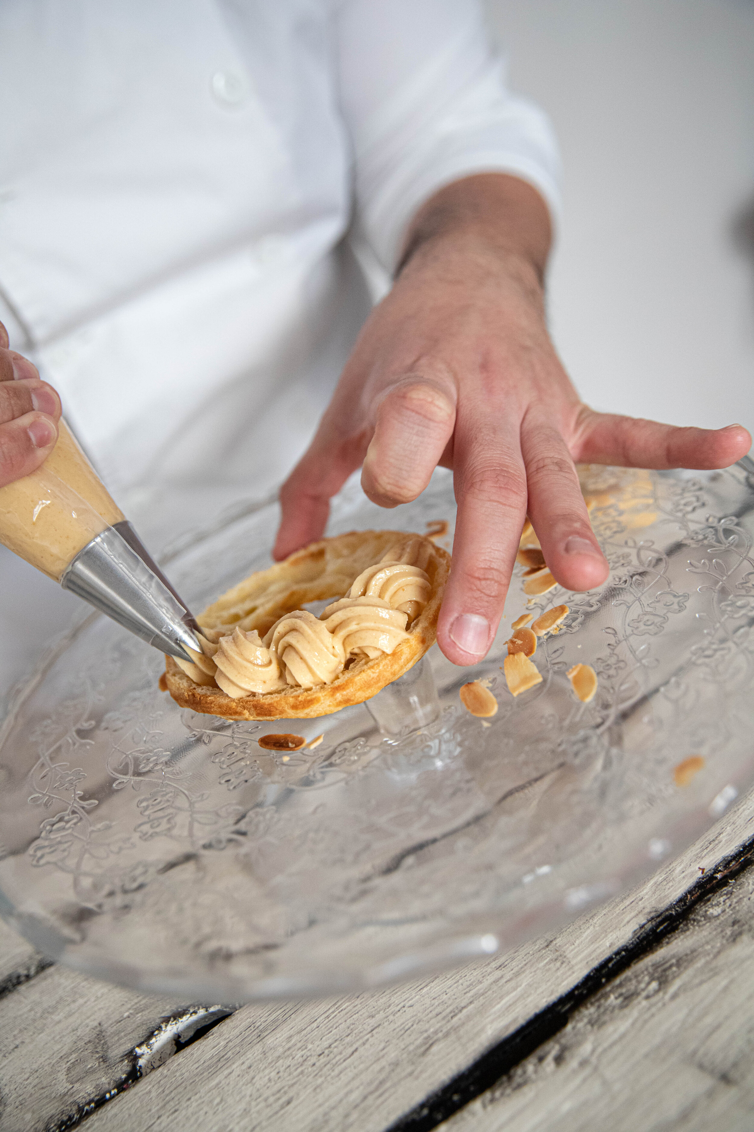 pipping-custard-cream.jpg