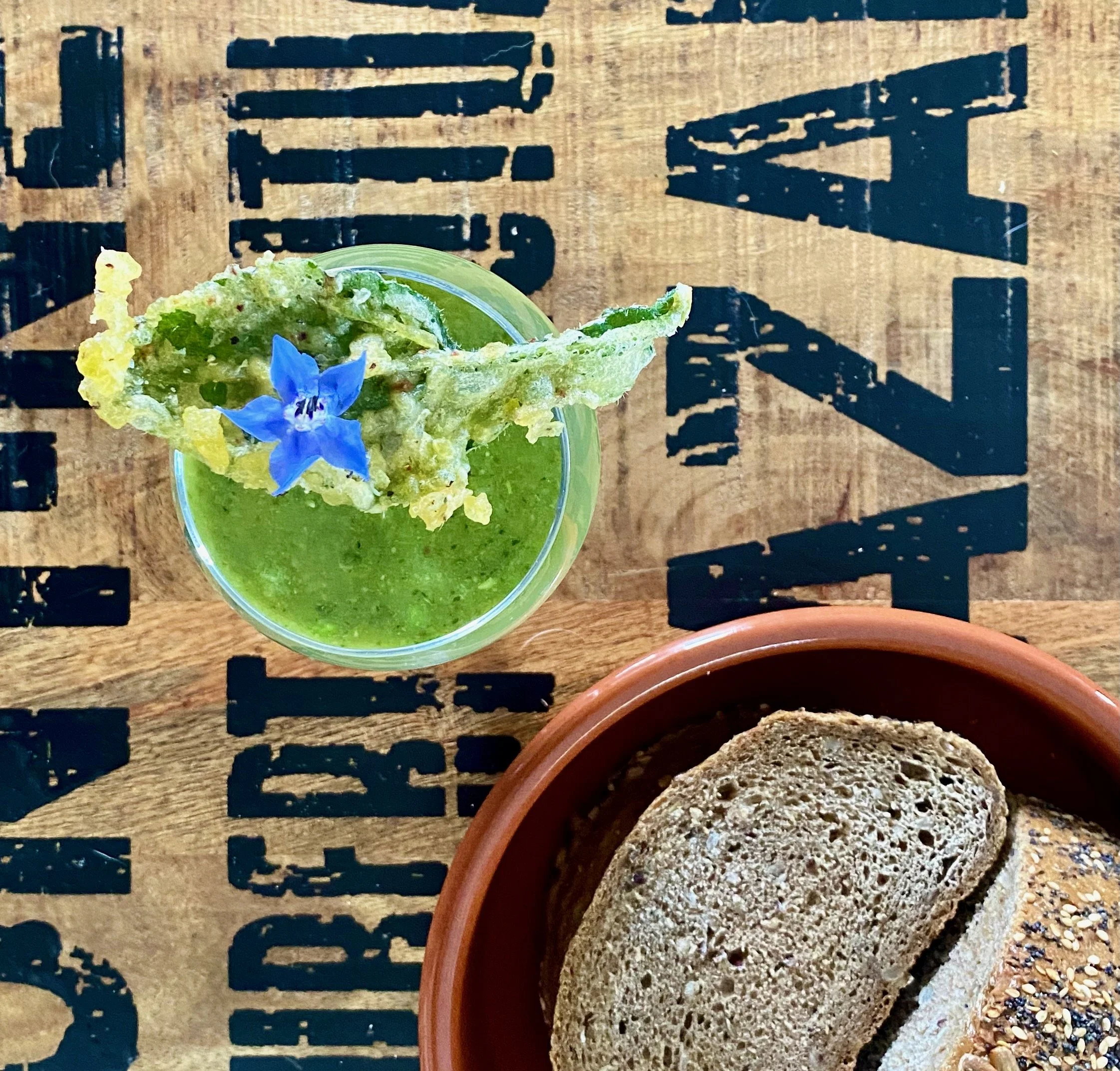 Doperwtjes soep met borage