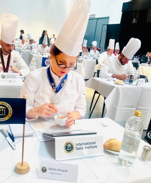 Sheila Struyck als jurylid bij het International Taste Institute