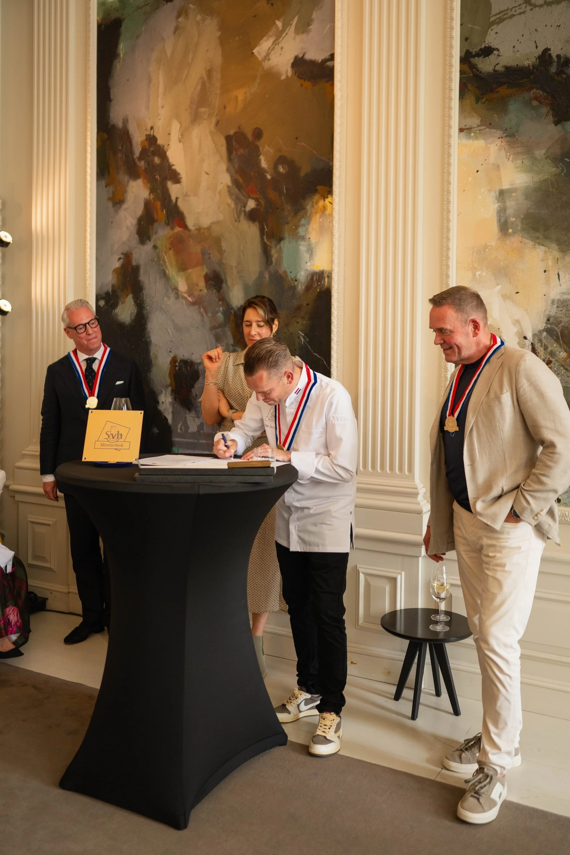 Ollie Schuiling tijdens zijn inauguratie tot SVH-Meesterkok